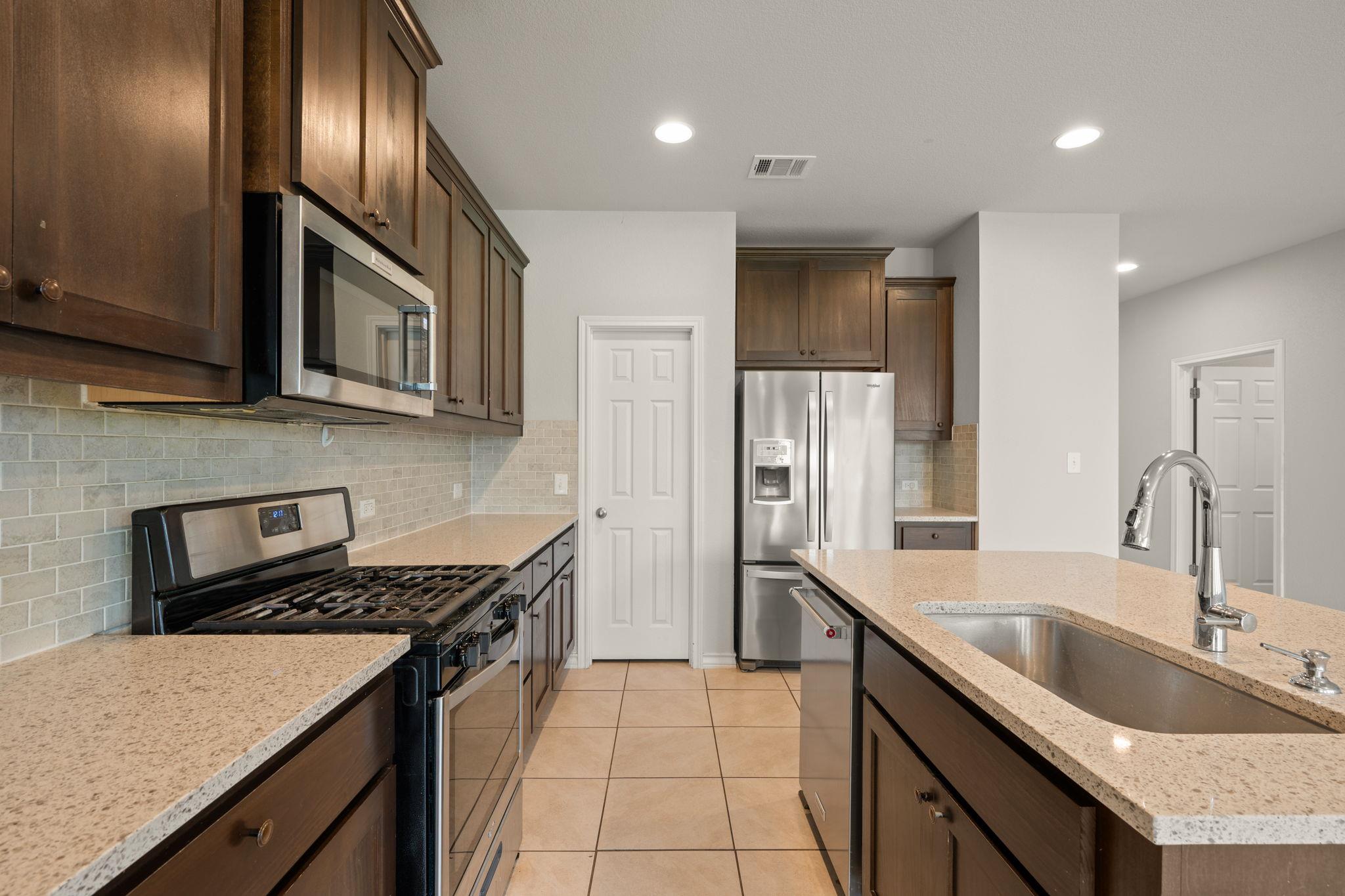 6605 Verona PL