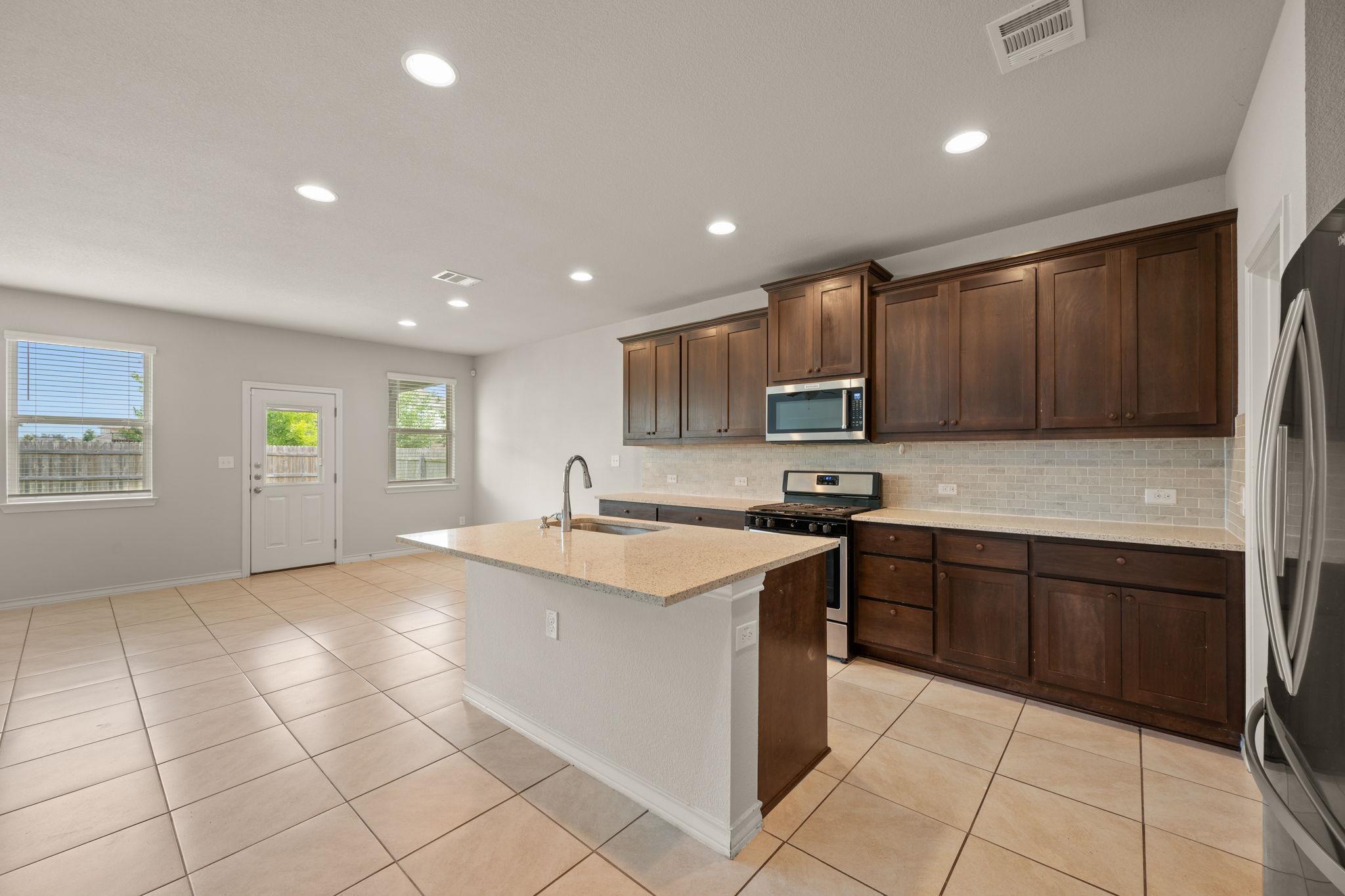 6605 Verona PL