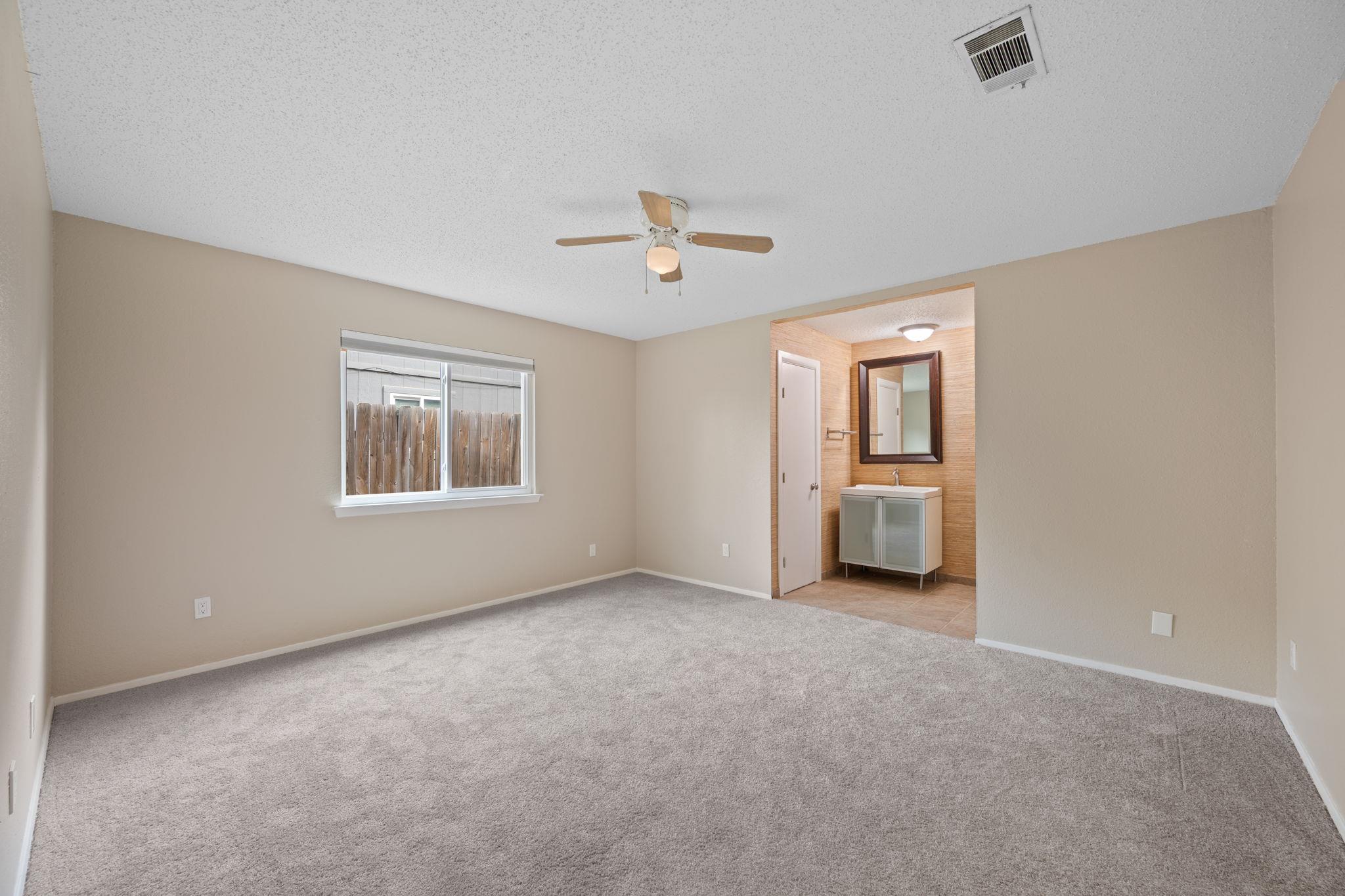 8002 Treehouse LN
