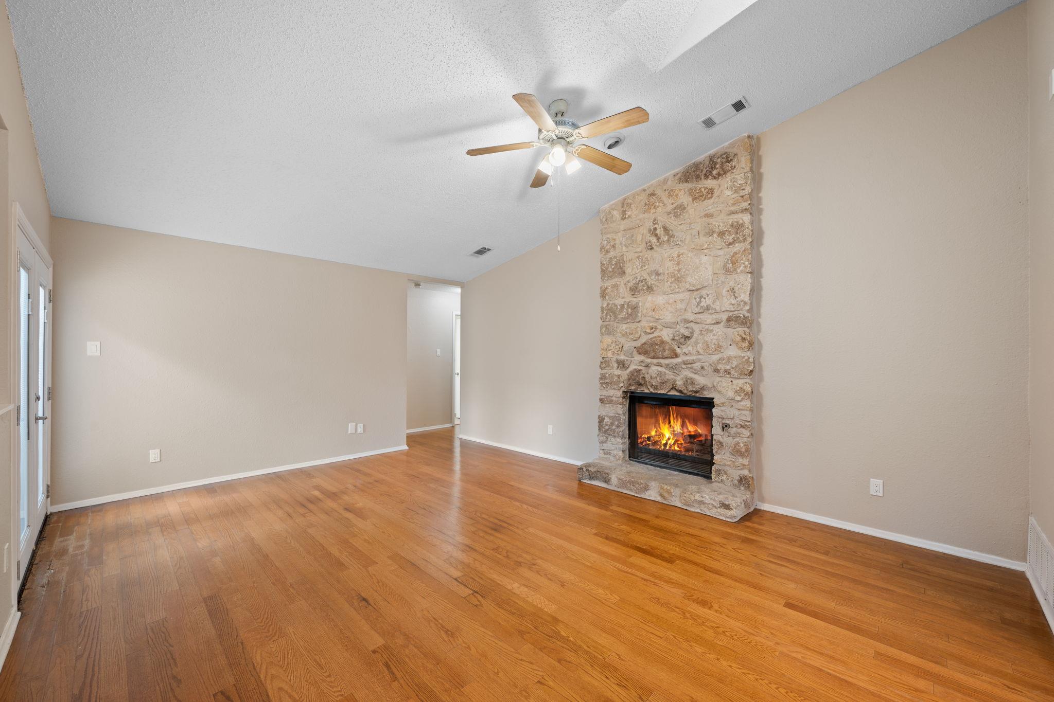 8002 Treehouse LN