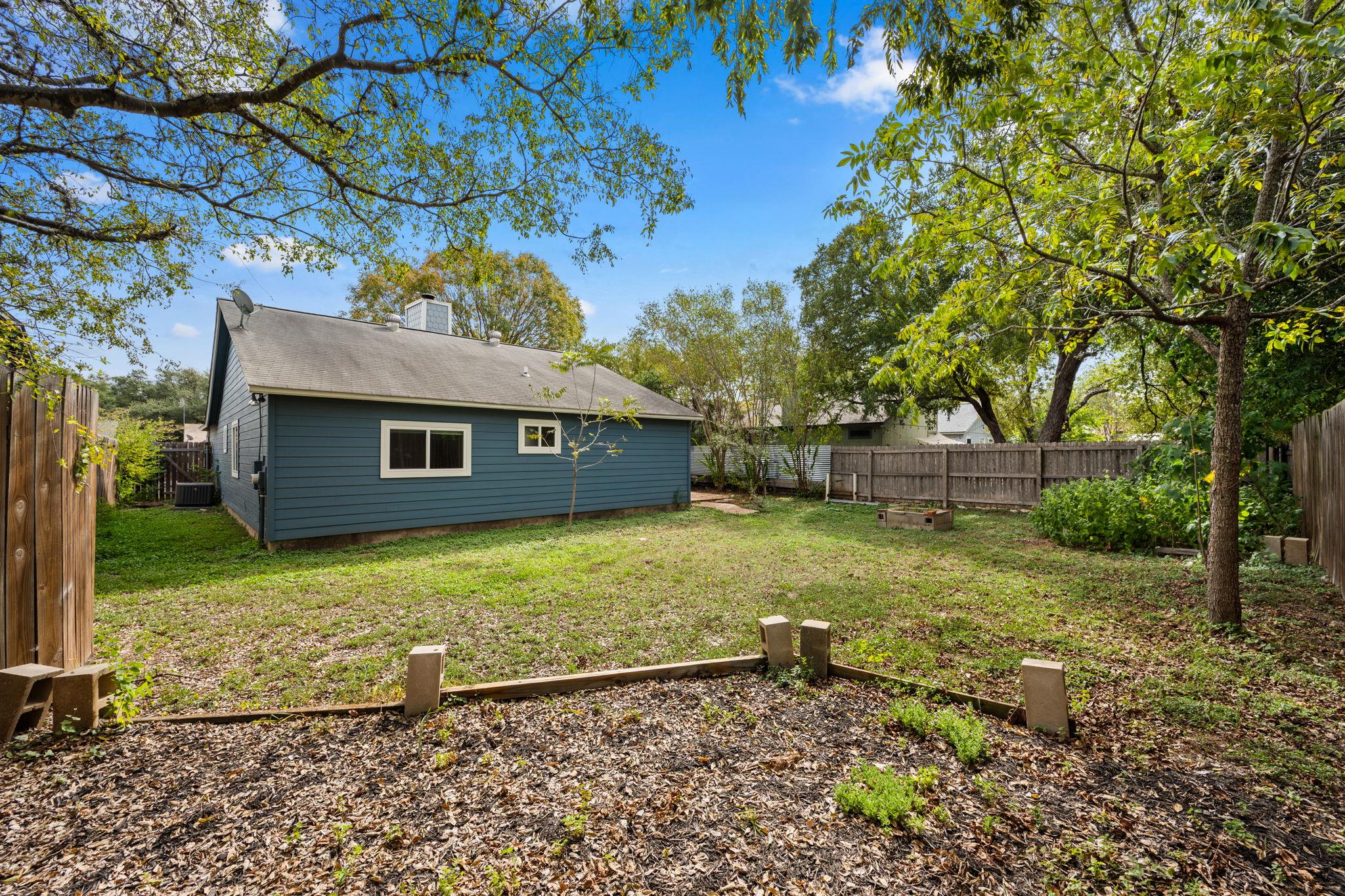 8002 Treehouse LN