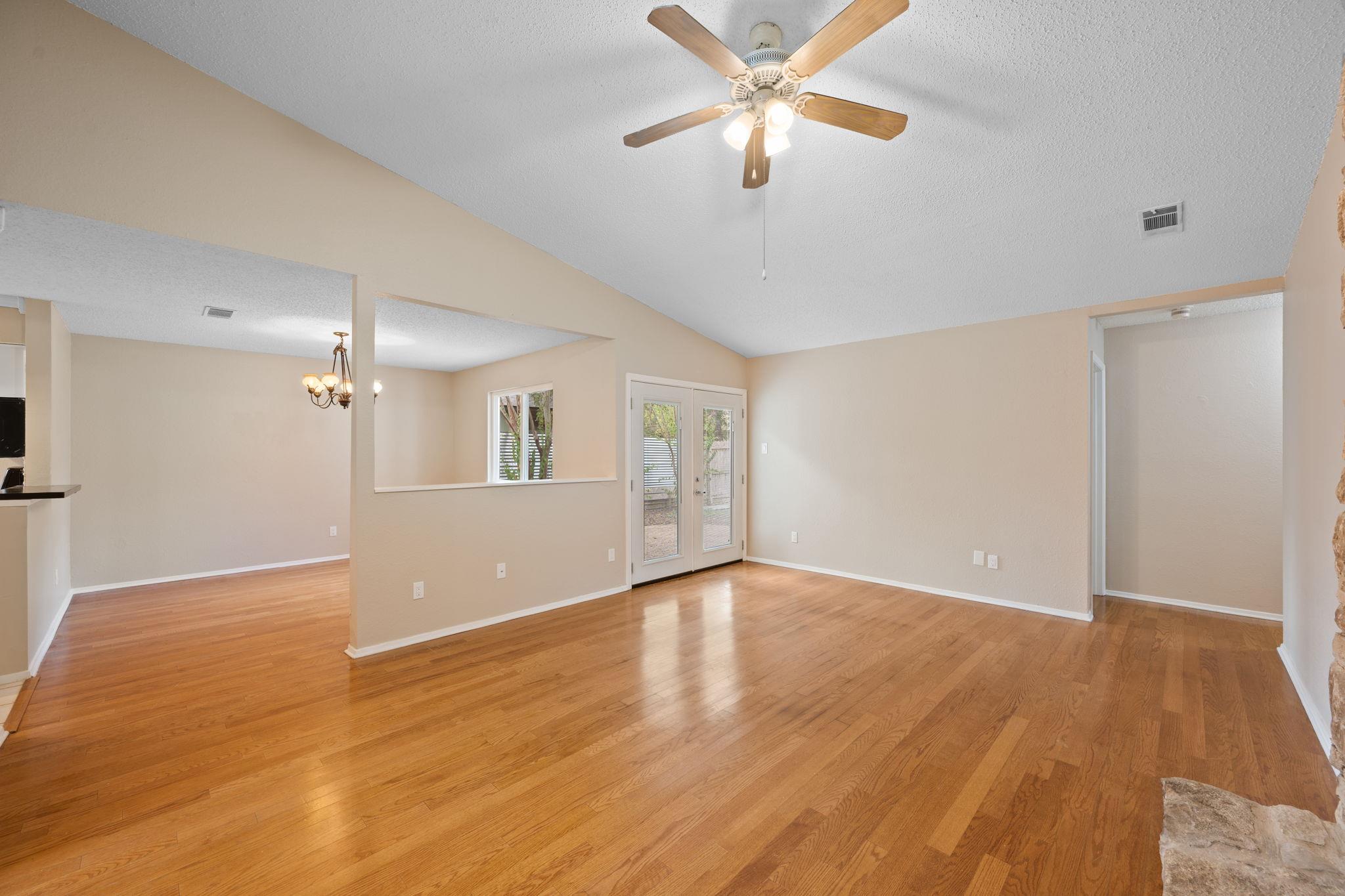 8002 Treehouse LN
