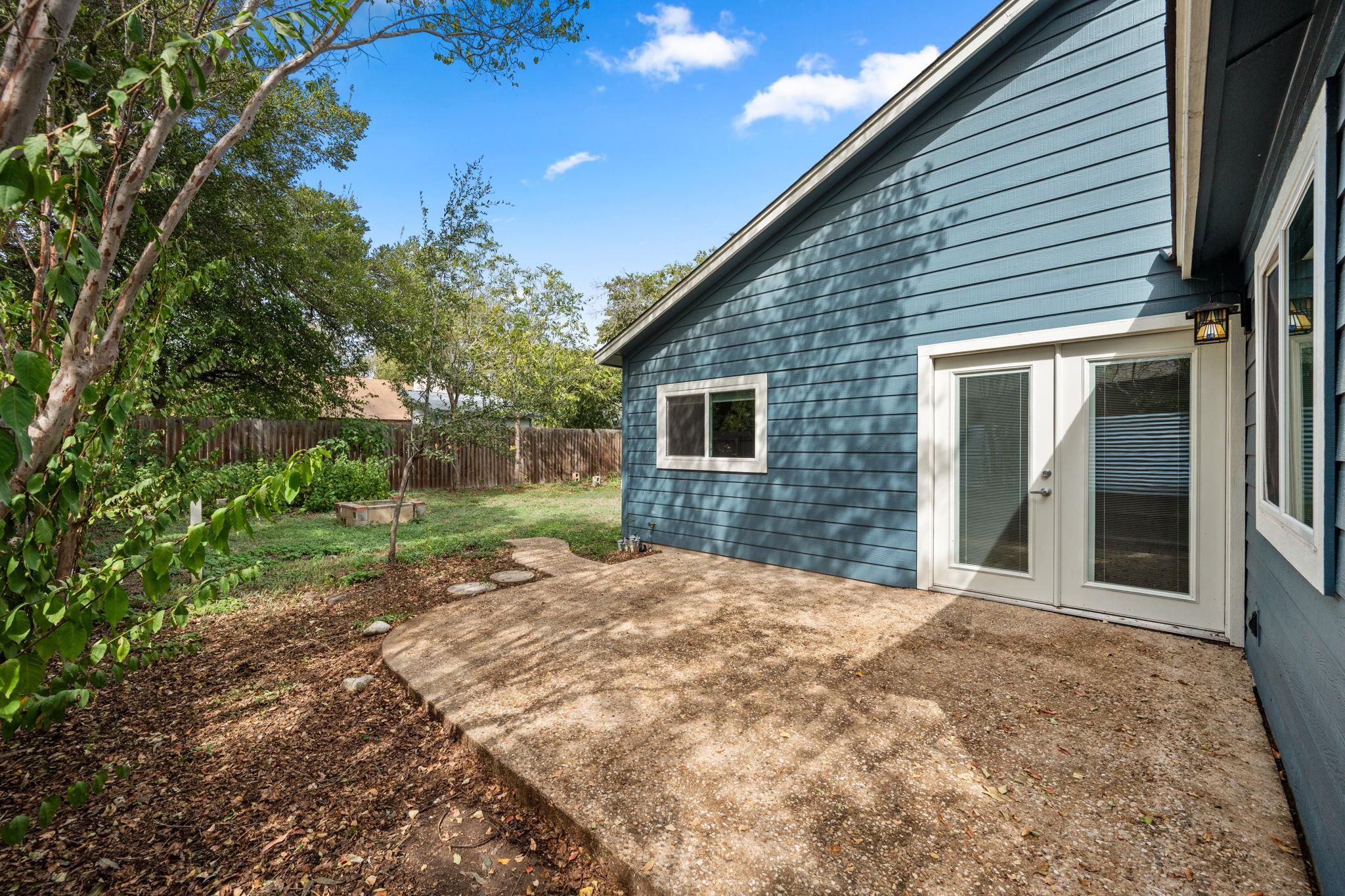 8002 Treehouse LN