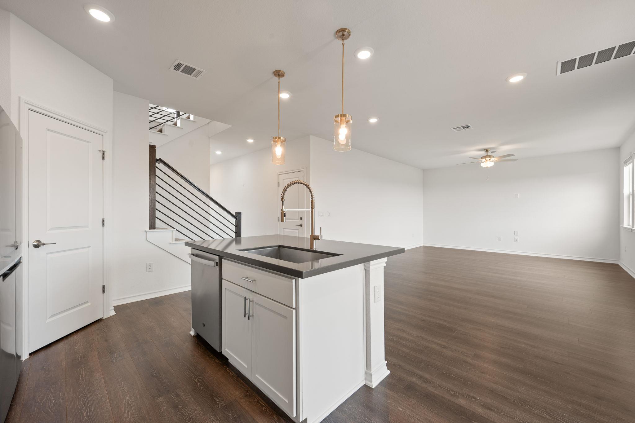 2902 Tavern DR