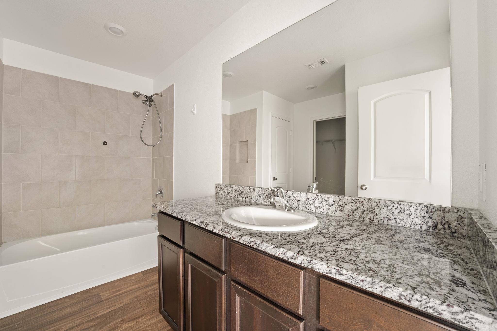 108 Maywood LN