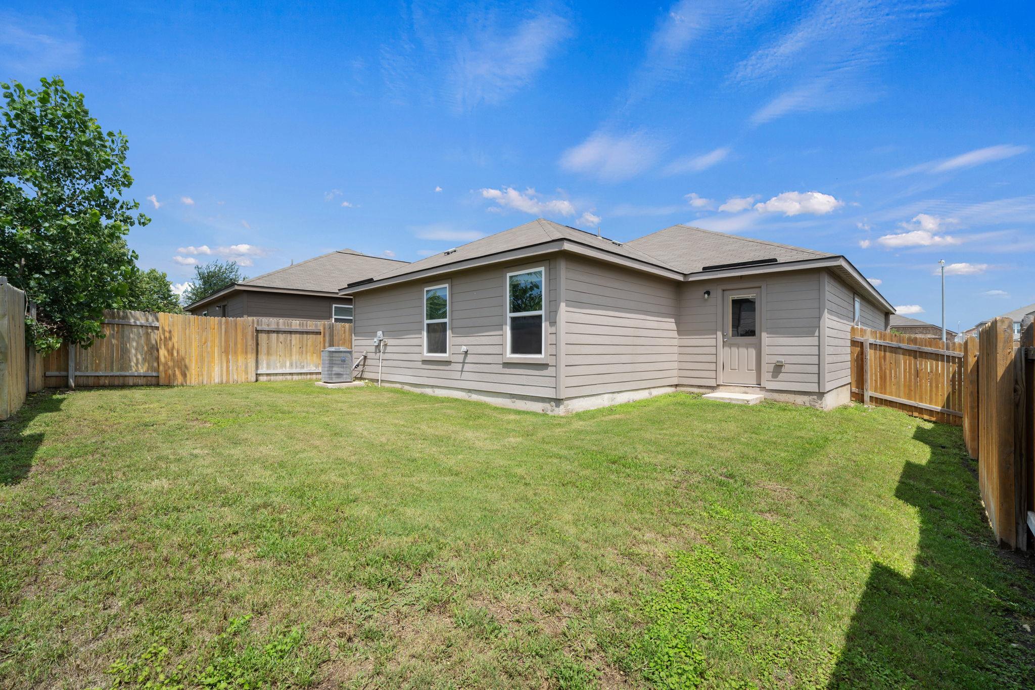 108 Maywood LN