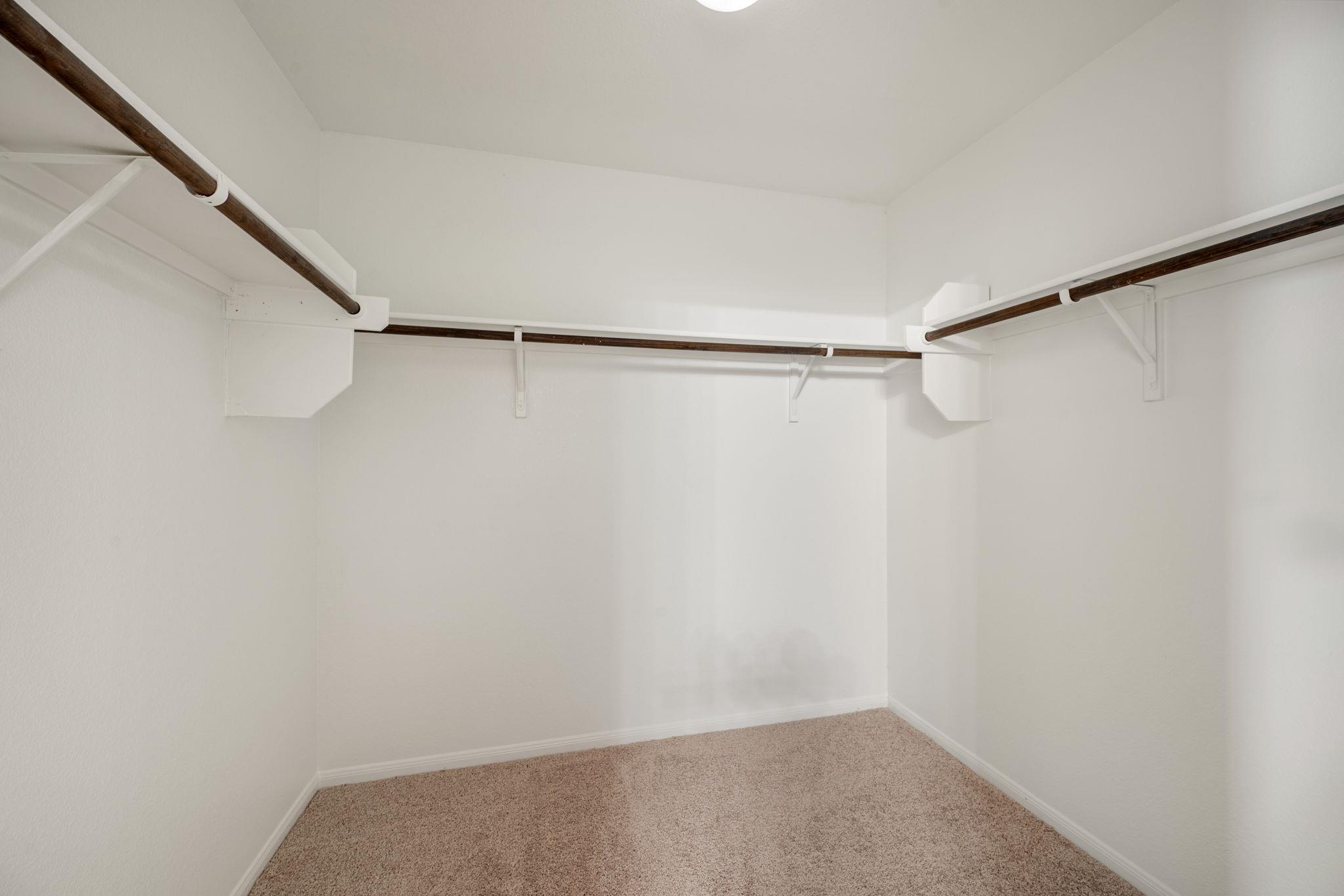 533 Luna Vista DR