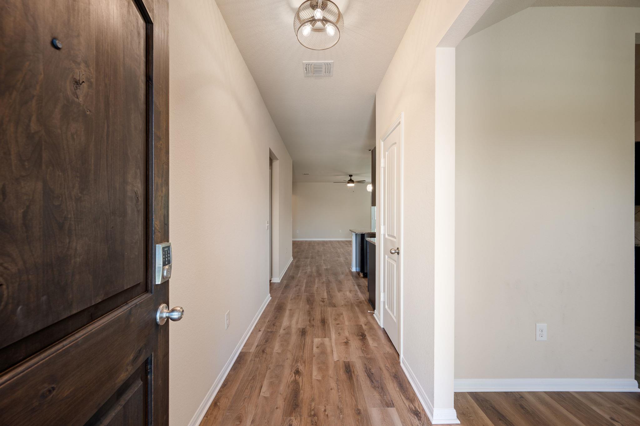 533 Luna Vista DR