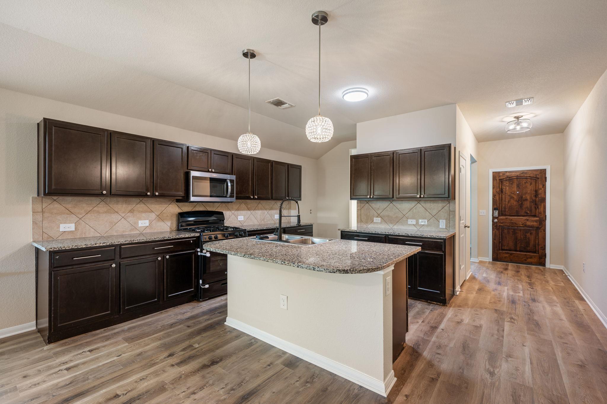 533 Luna Vista DR