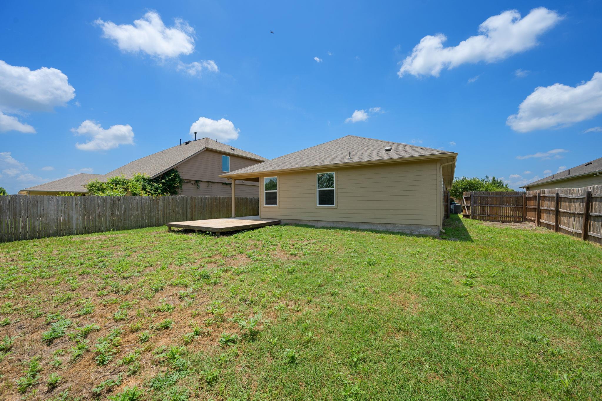533 Luna Vista DR