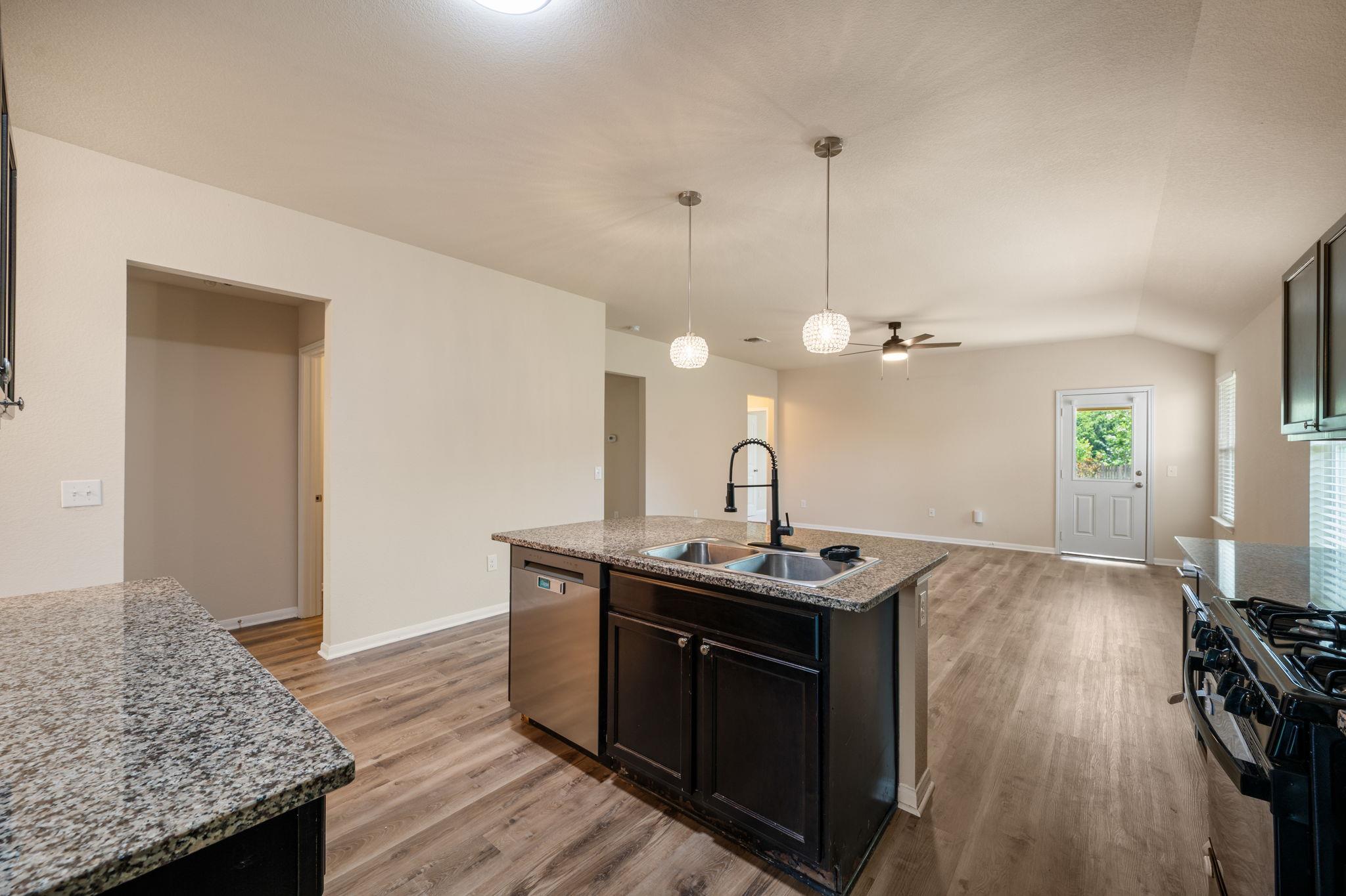 533 Luna Vista DR