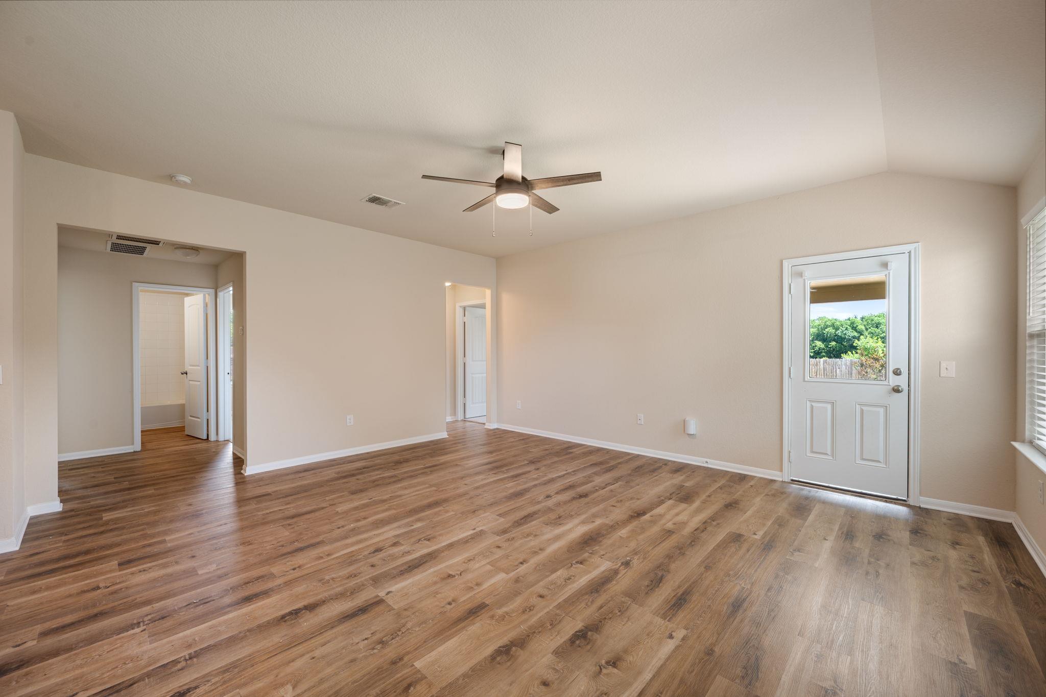 533 Luna Vista DR