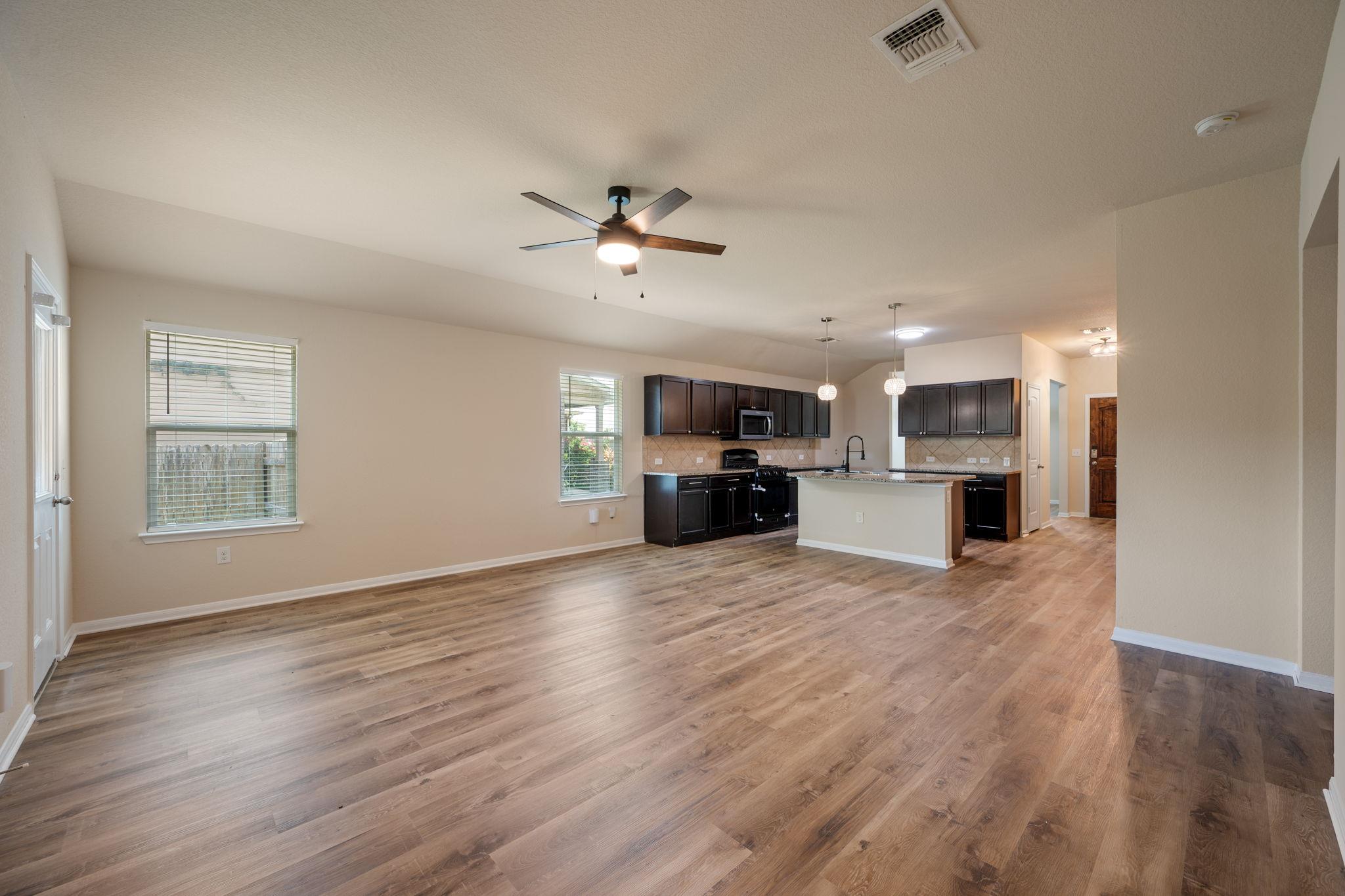 533 Luna Vista DR
