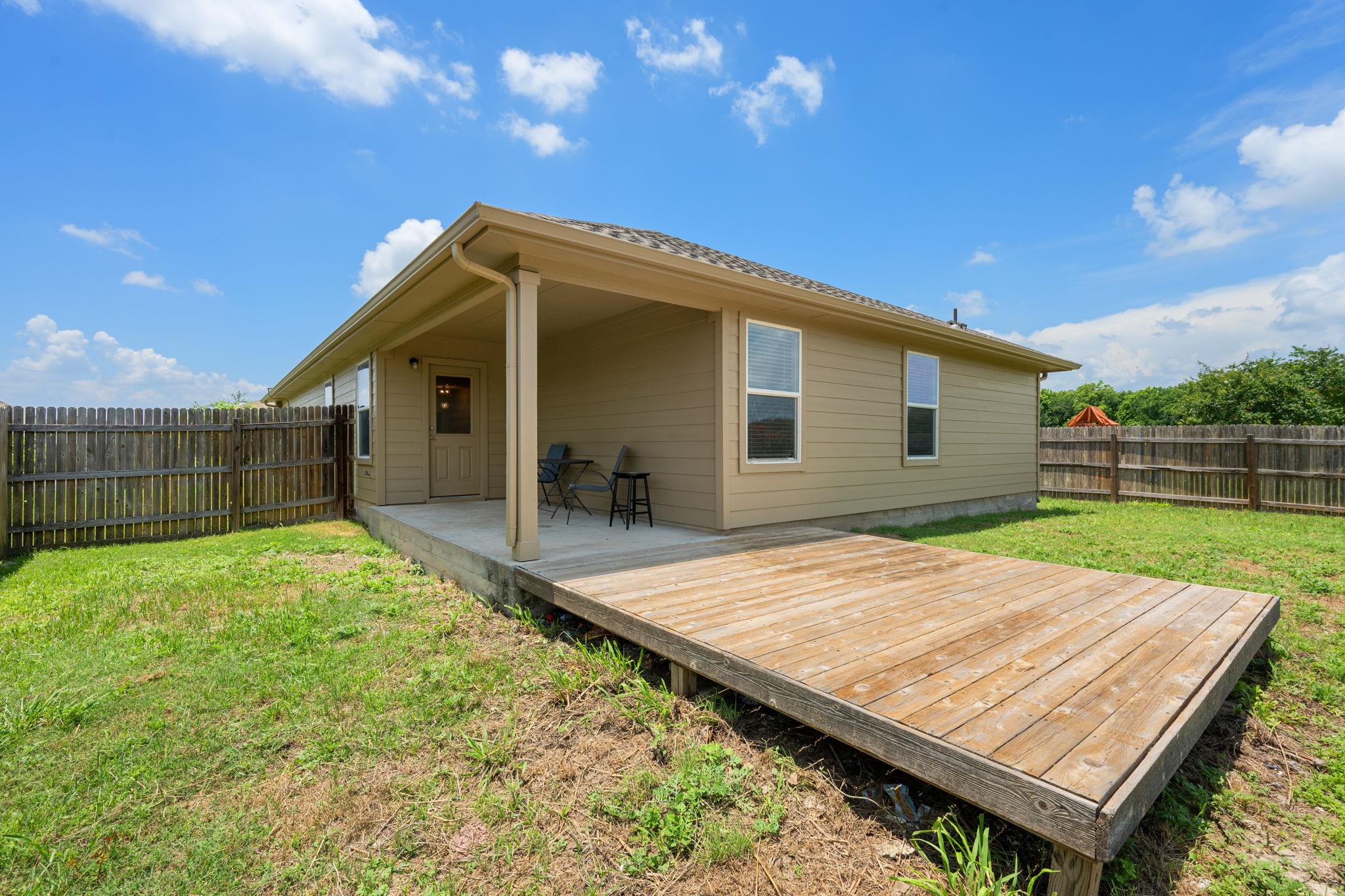 533 Luna Vista DR