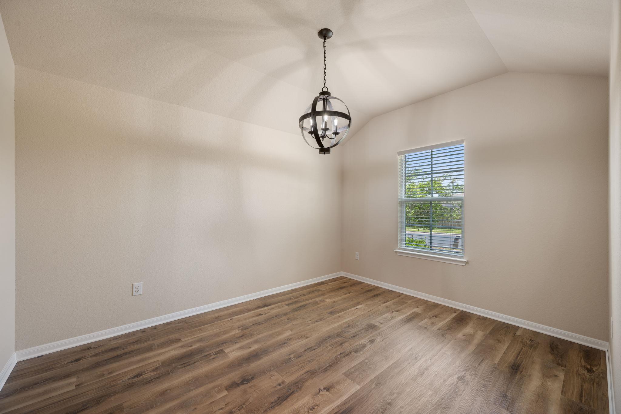 533 Luna Vista DR
