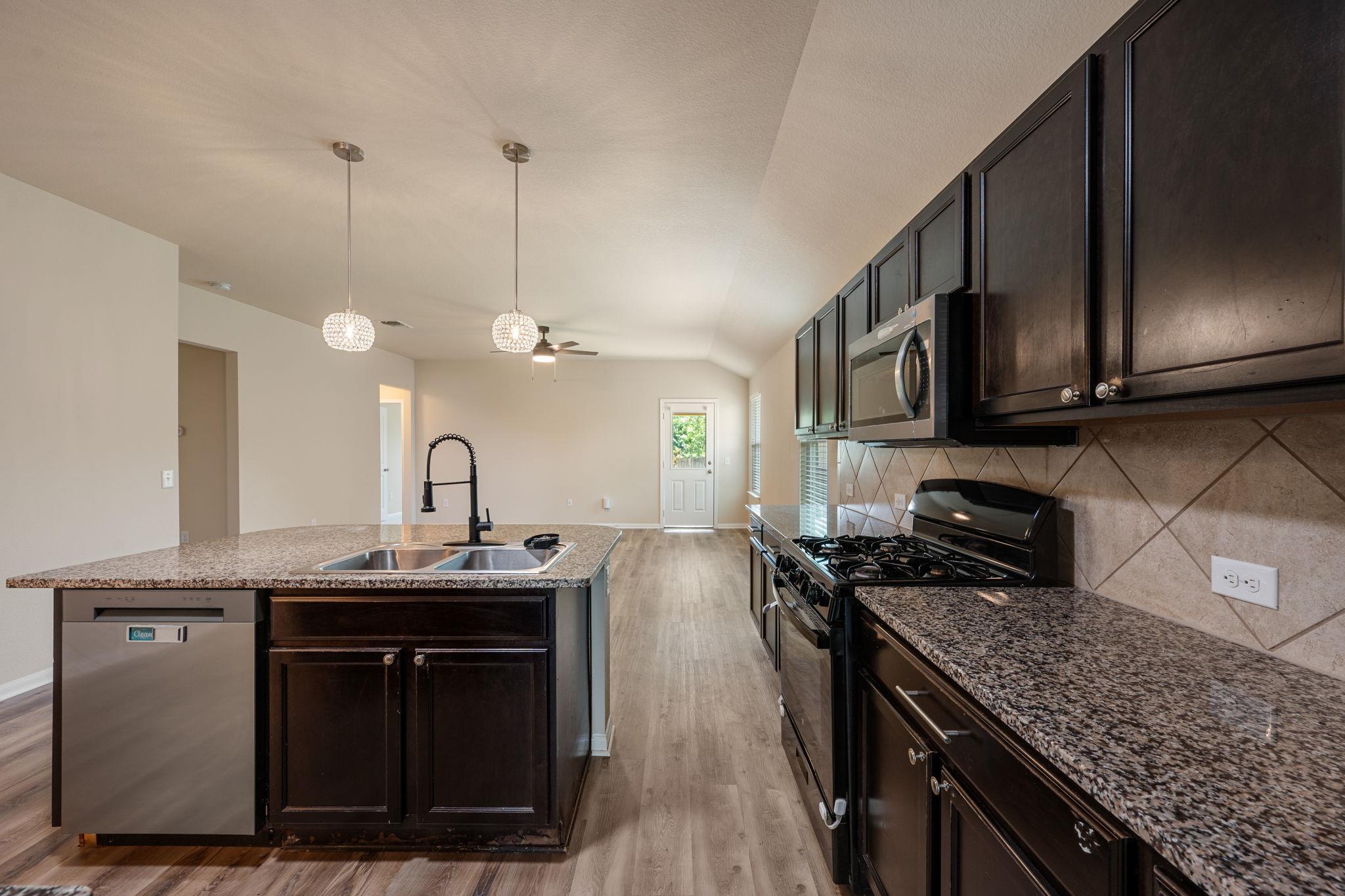 533 Luna Vista DR