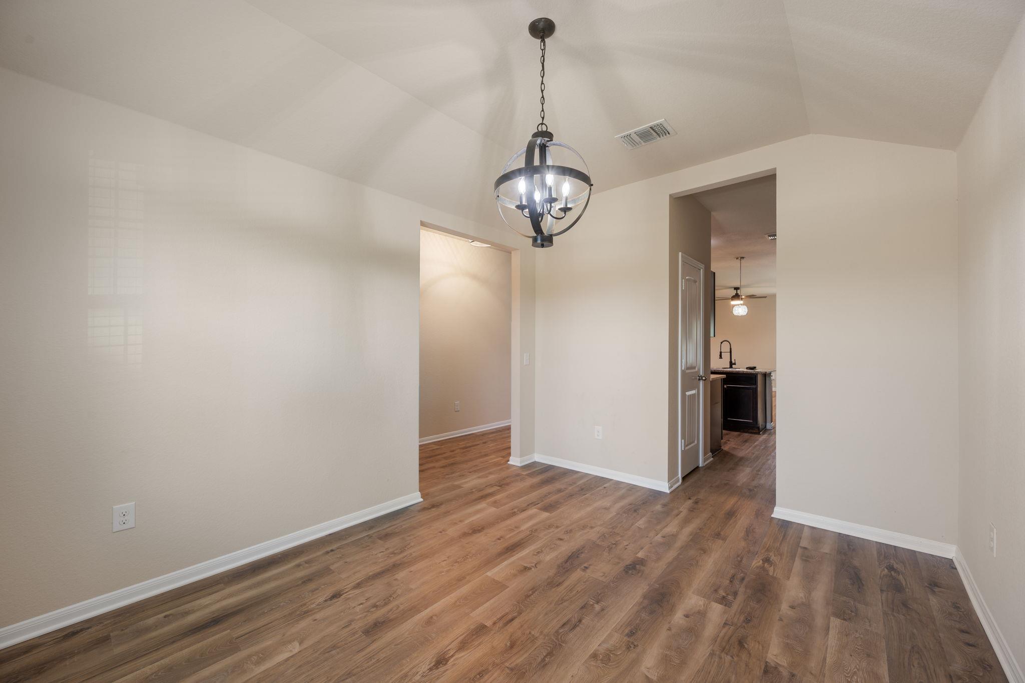 533 Luna Vista DR