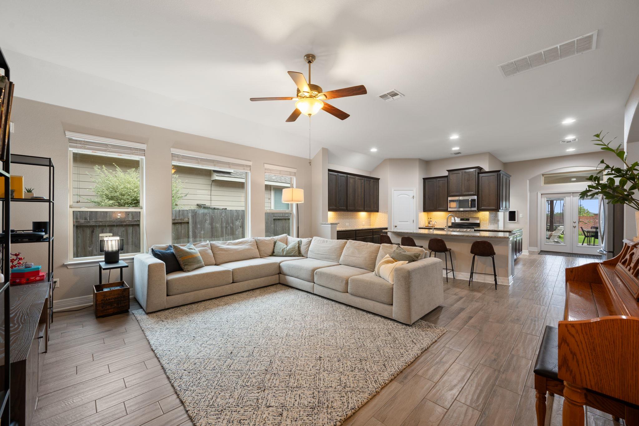 725 Blue Agave LN