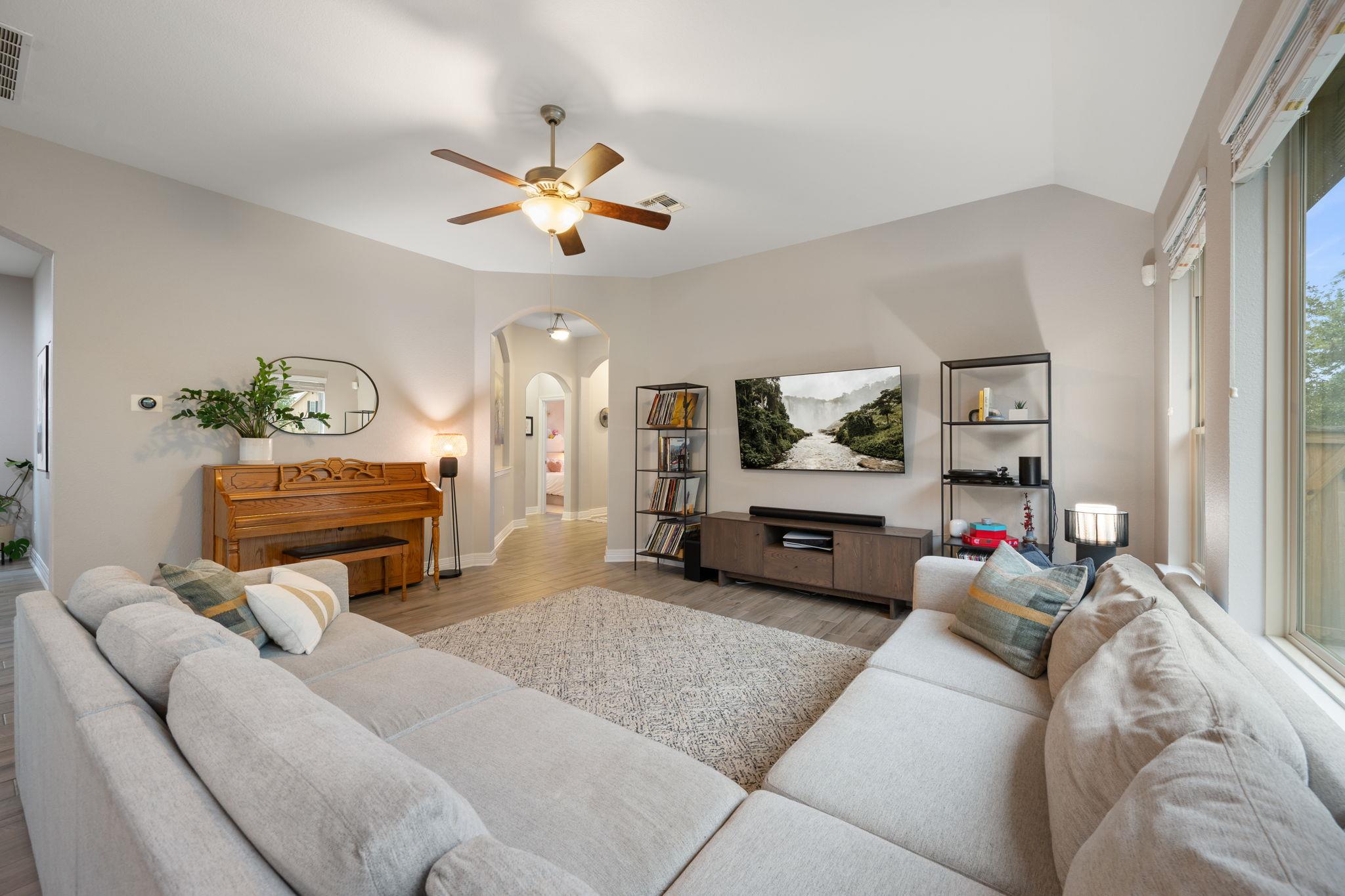 725 Blue Agave LN