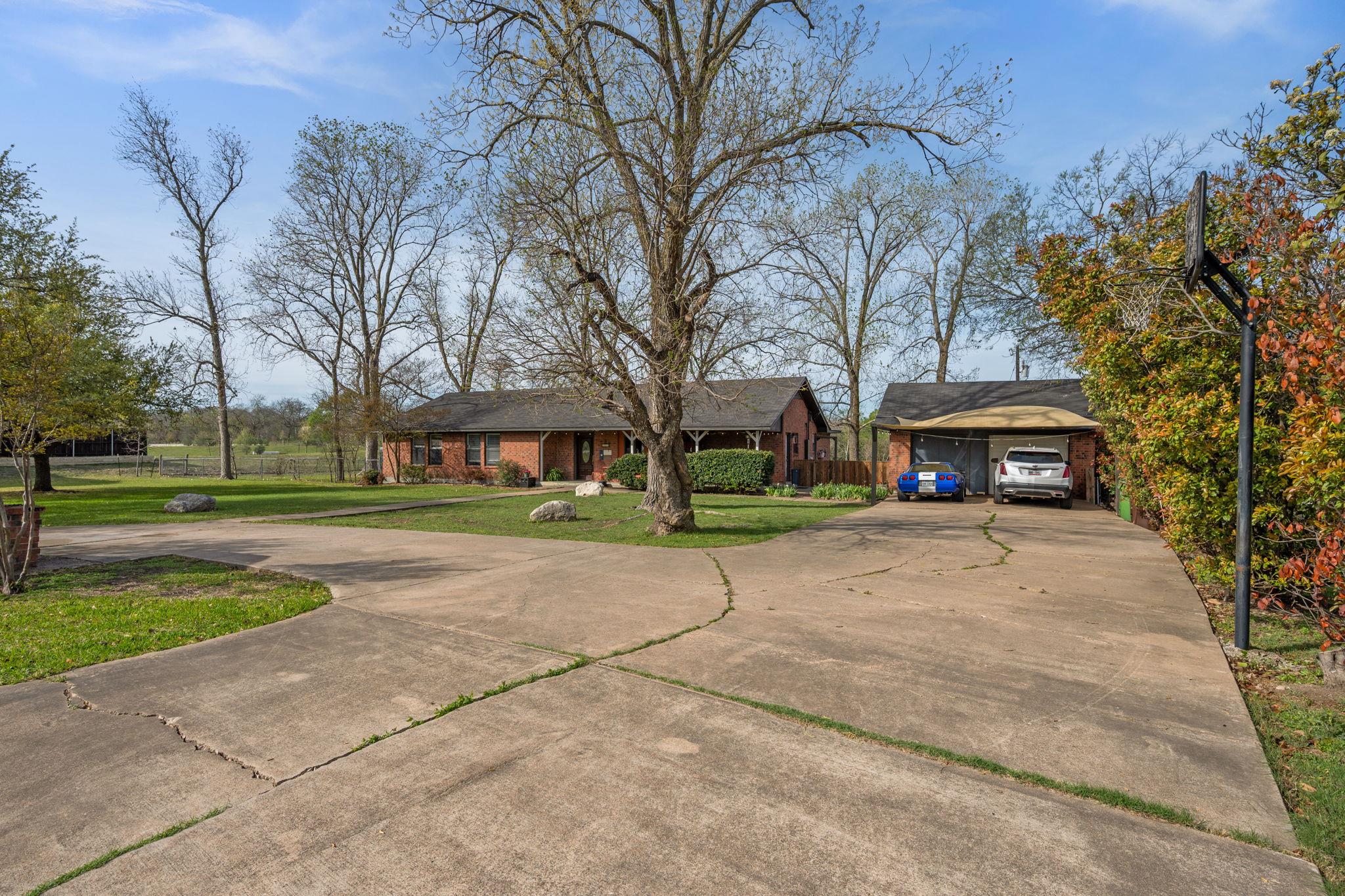 902 Ray Berglund BLVD