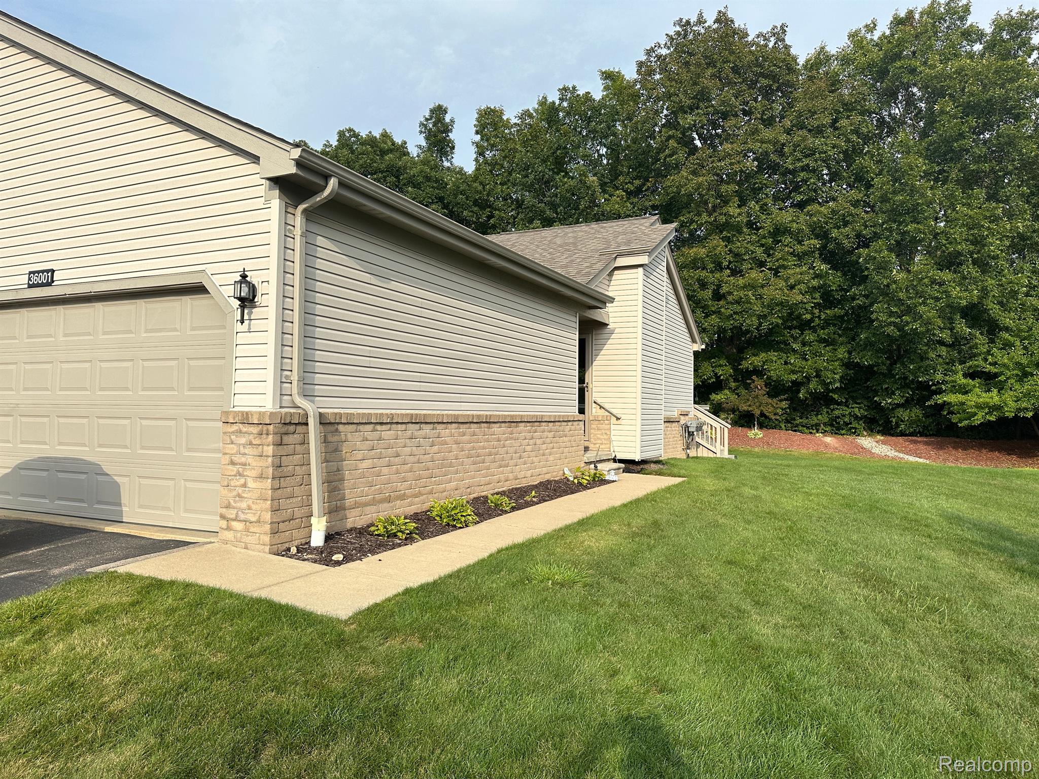 36001 MITCHELL Street 211