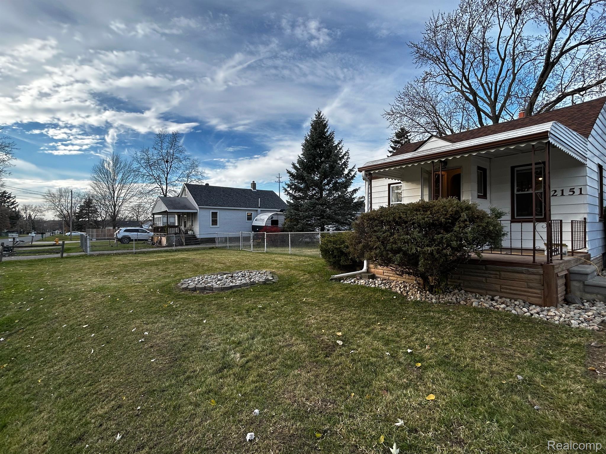 2151 WEBBER Avenue
