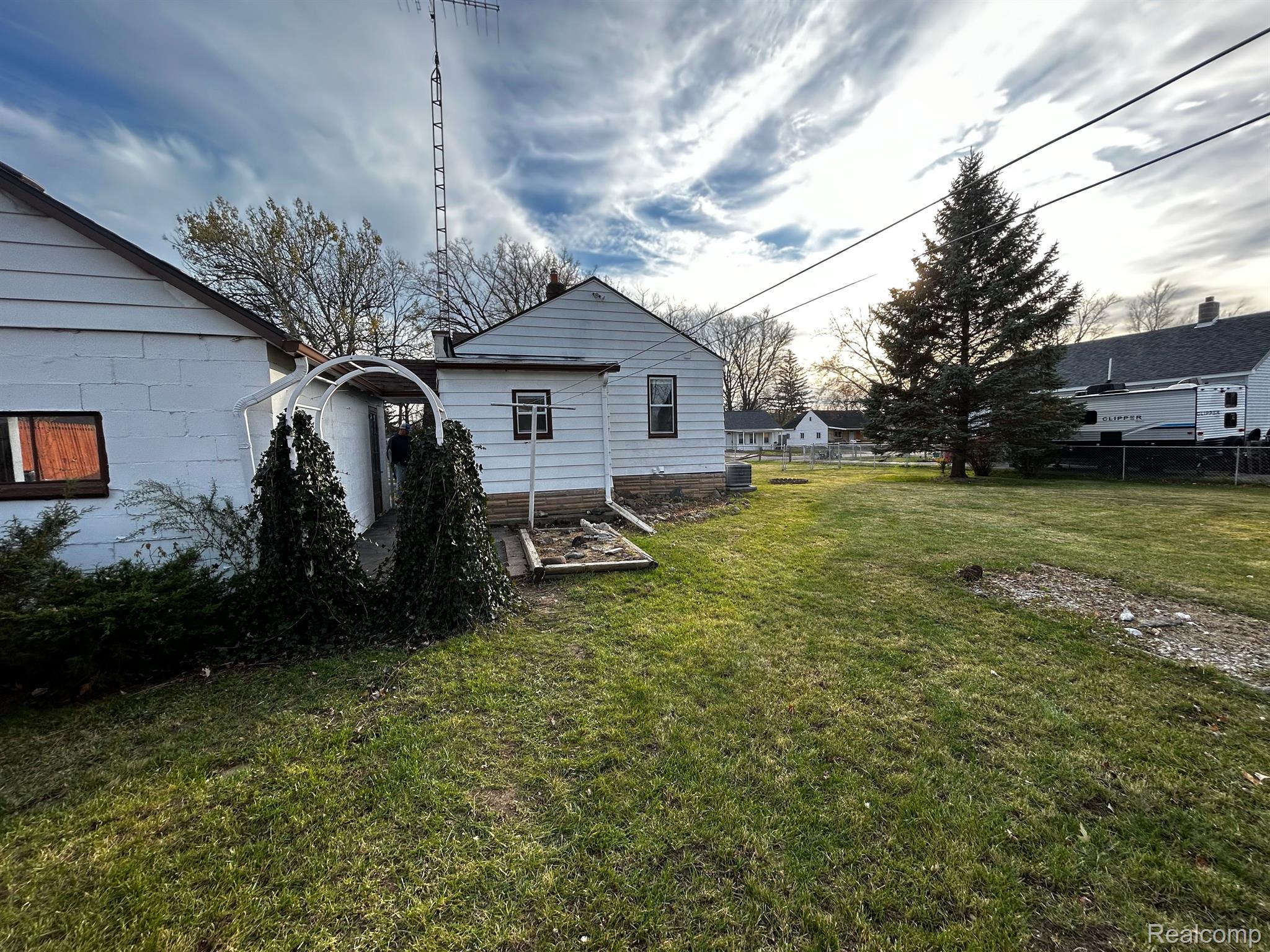 2151 WEBBER Avenue