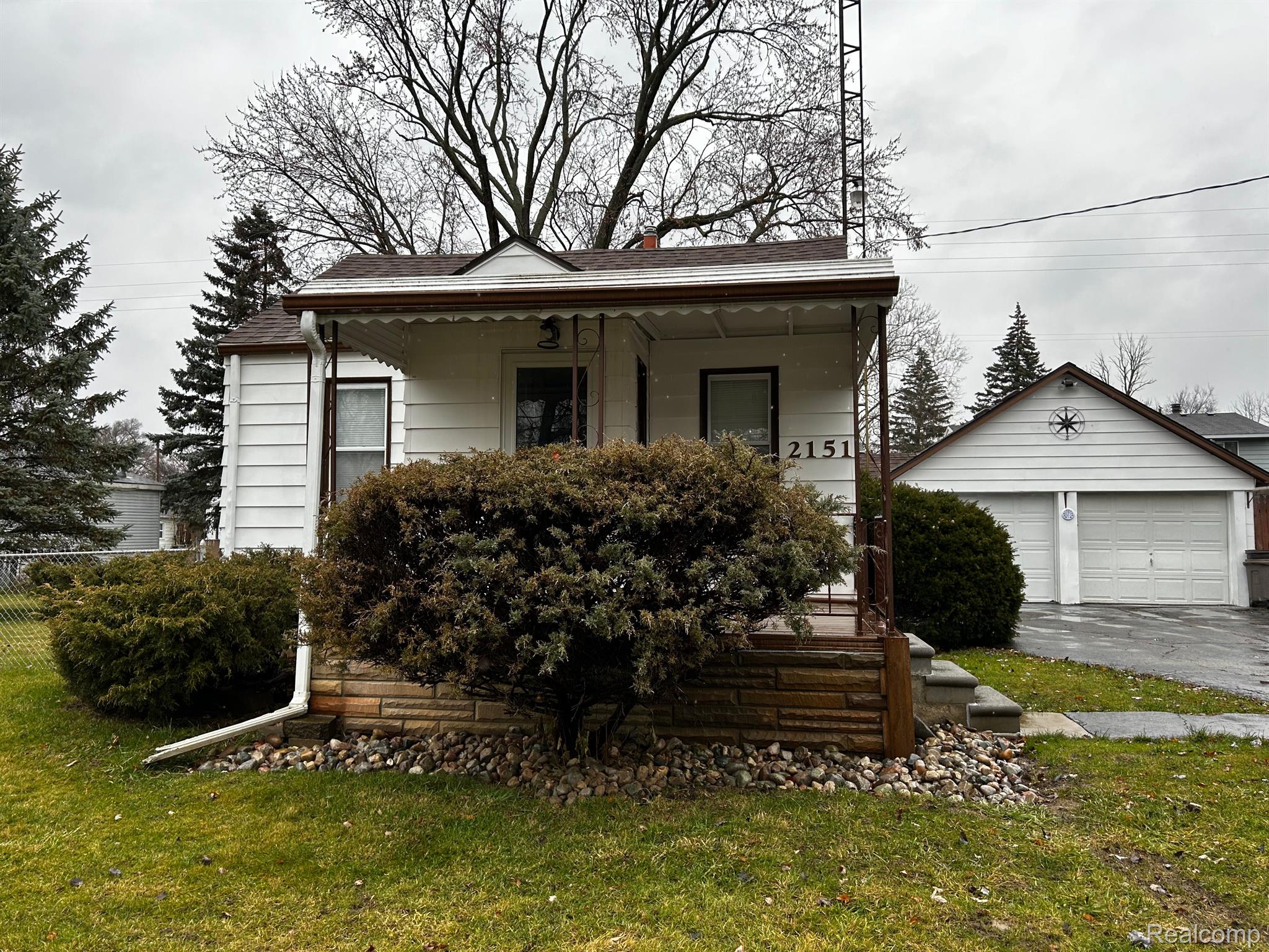 2151 WEBBER Avenue