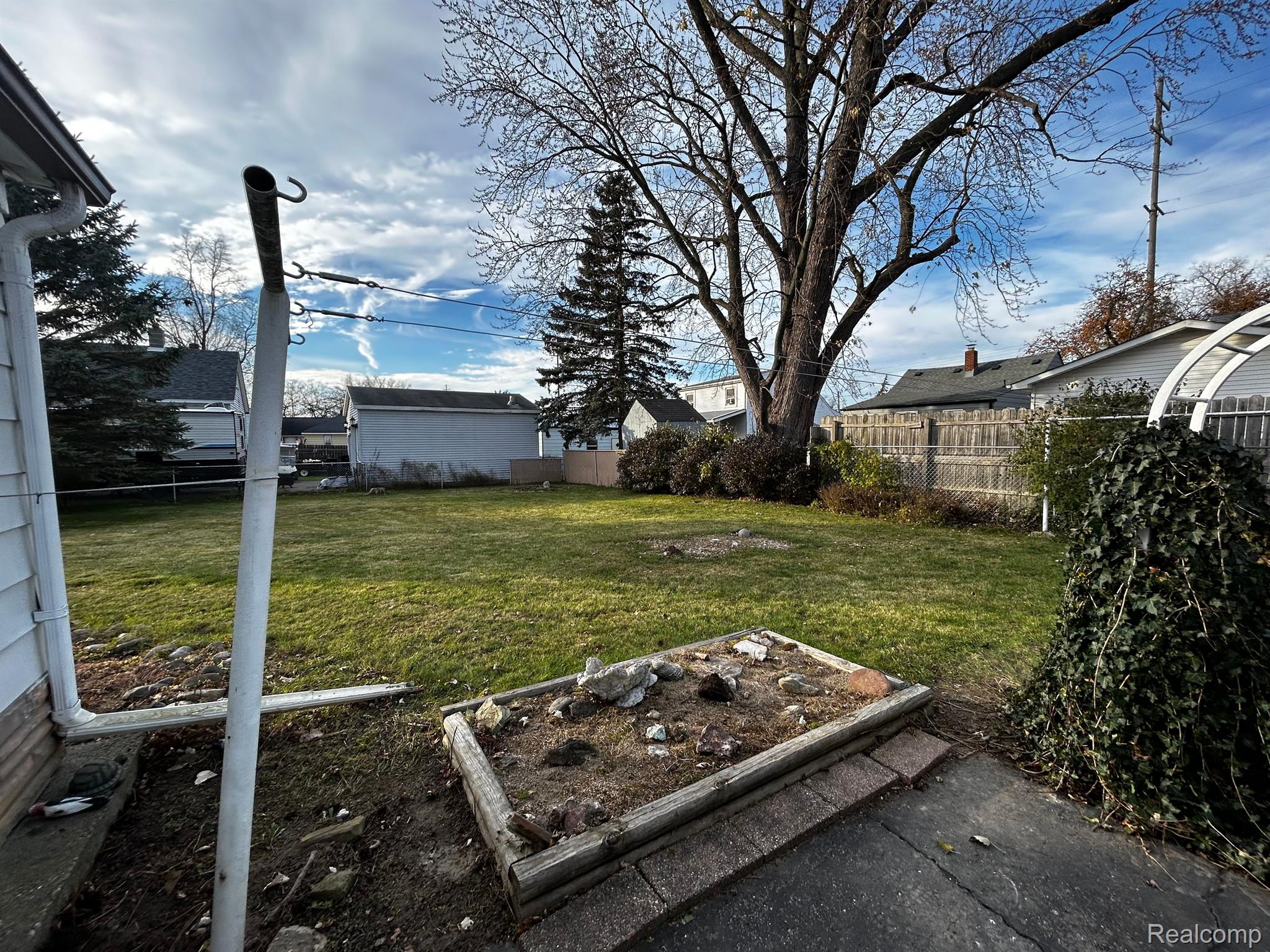 2151 WEBBER Avenue