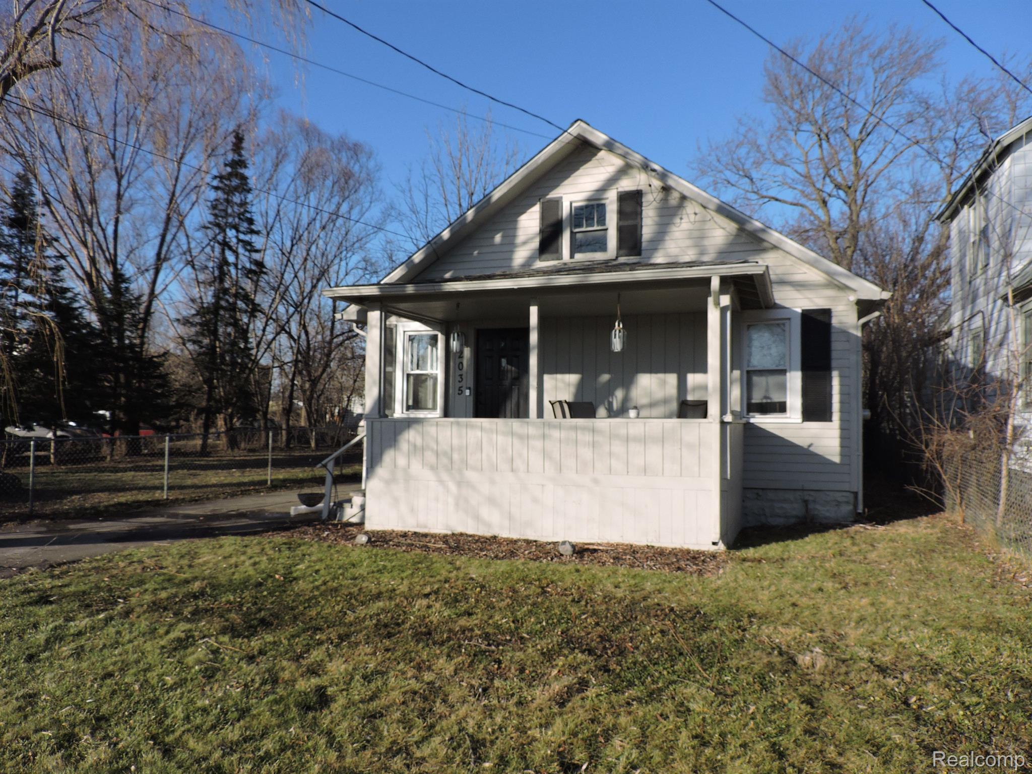 2035 E Scottwood Avenue