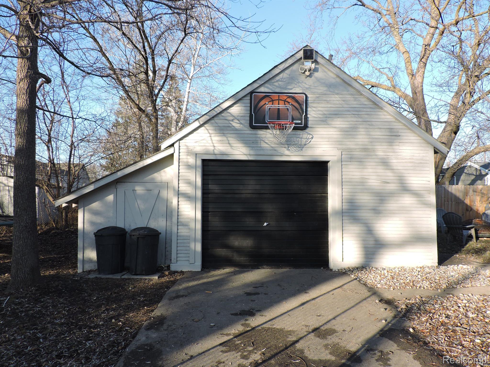 2035 E Scottwood Avenue