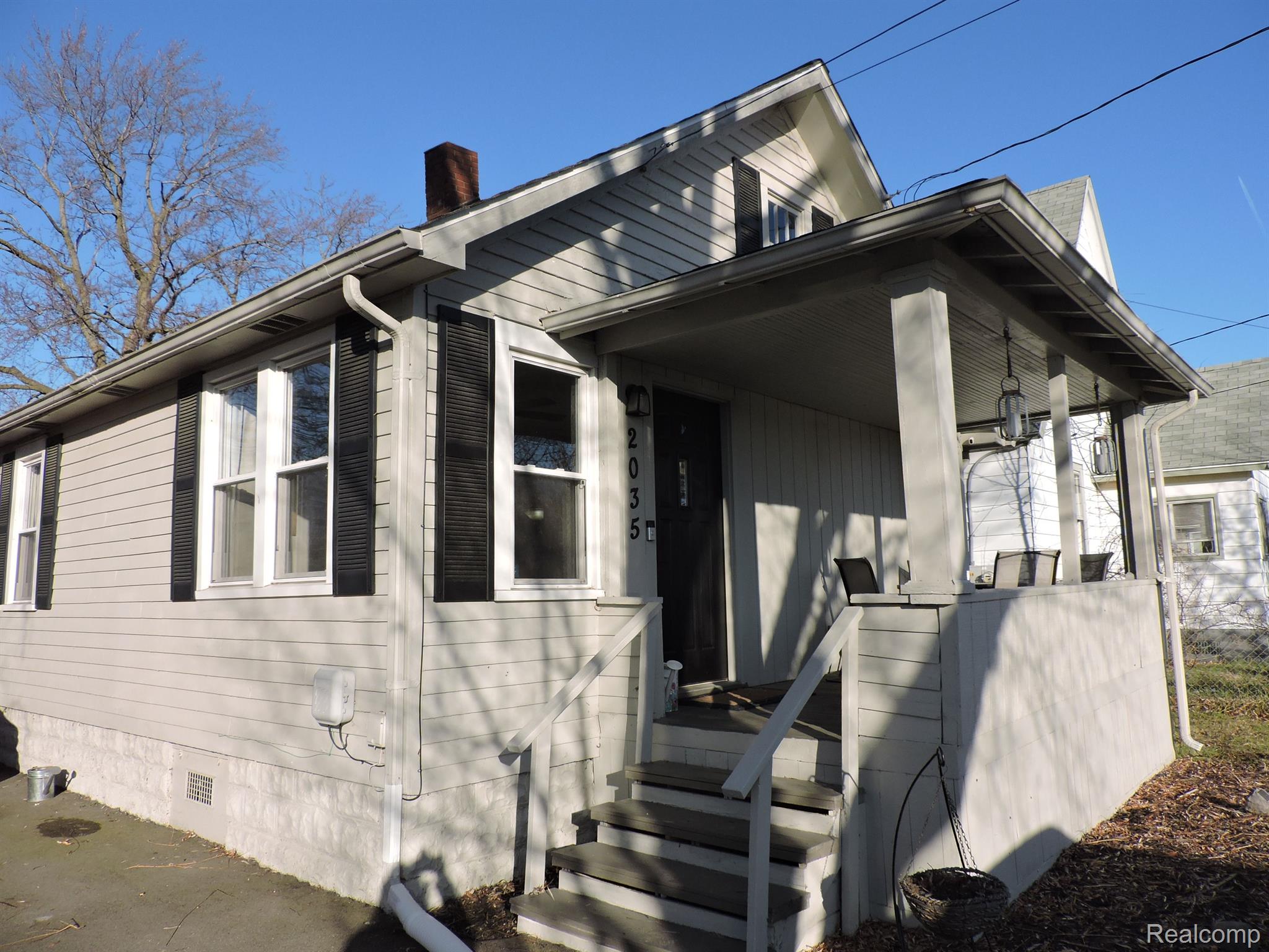 2035 E Scottwood Avenue