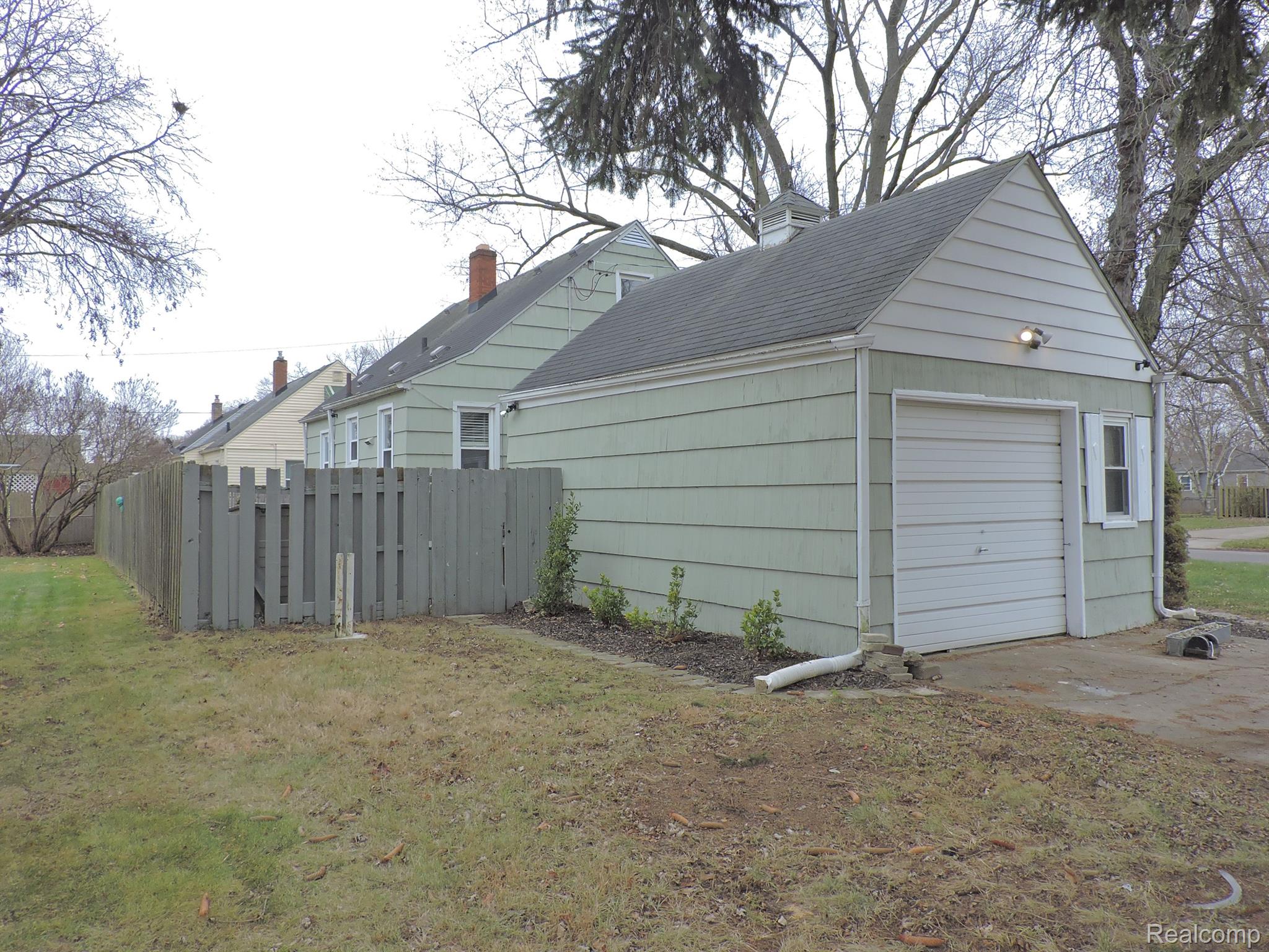 701 MACDONALD Avenue