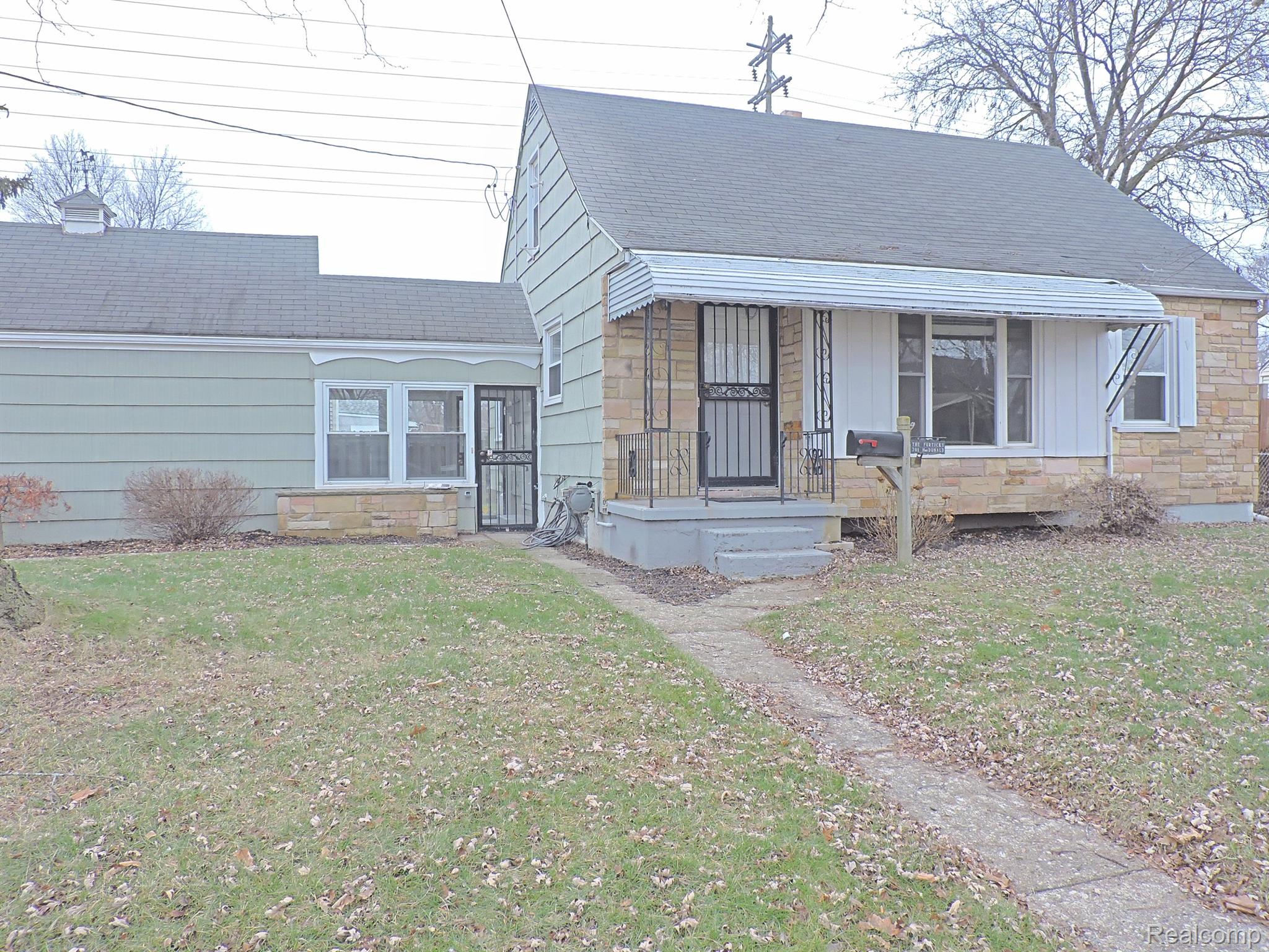 701 MACDONALD Avenue