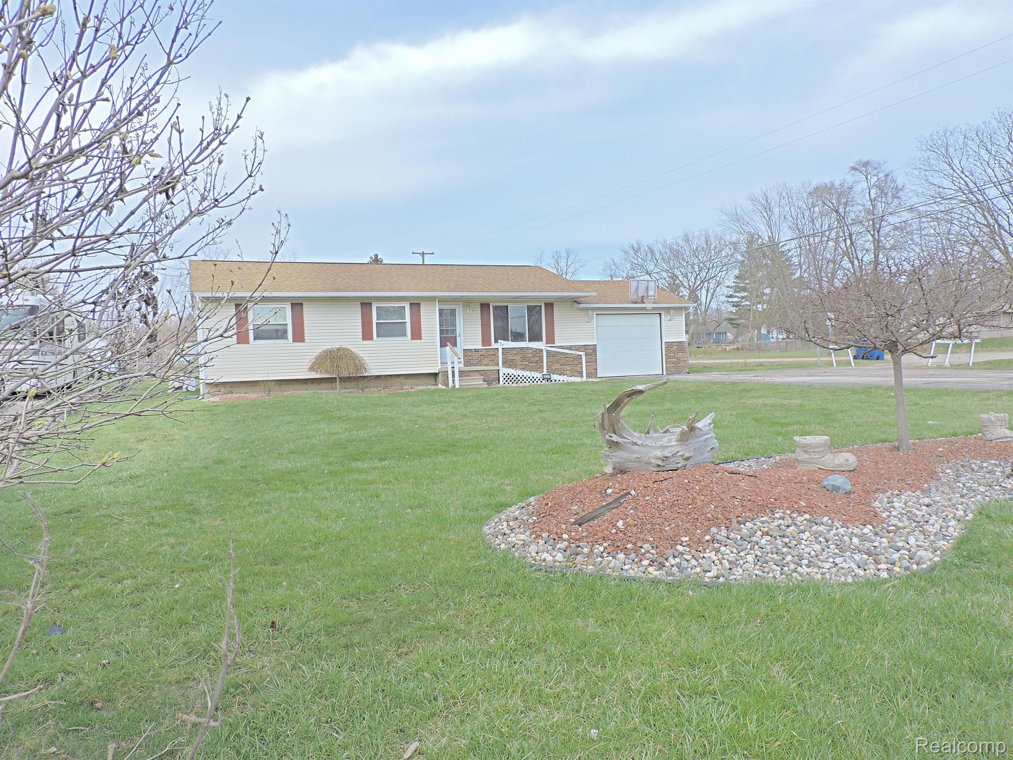 1224 W GRAND BLANC Road