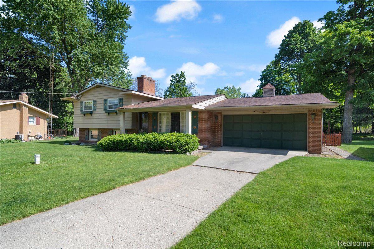 2058 KINGSWOOD Drive
