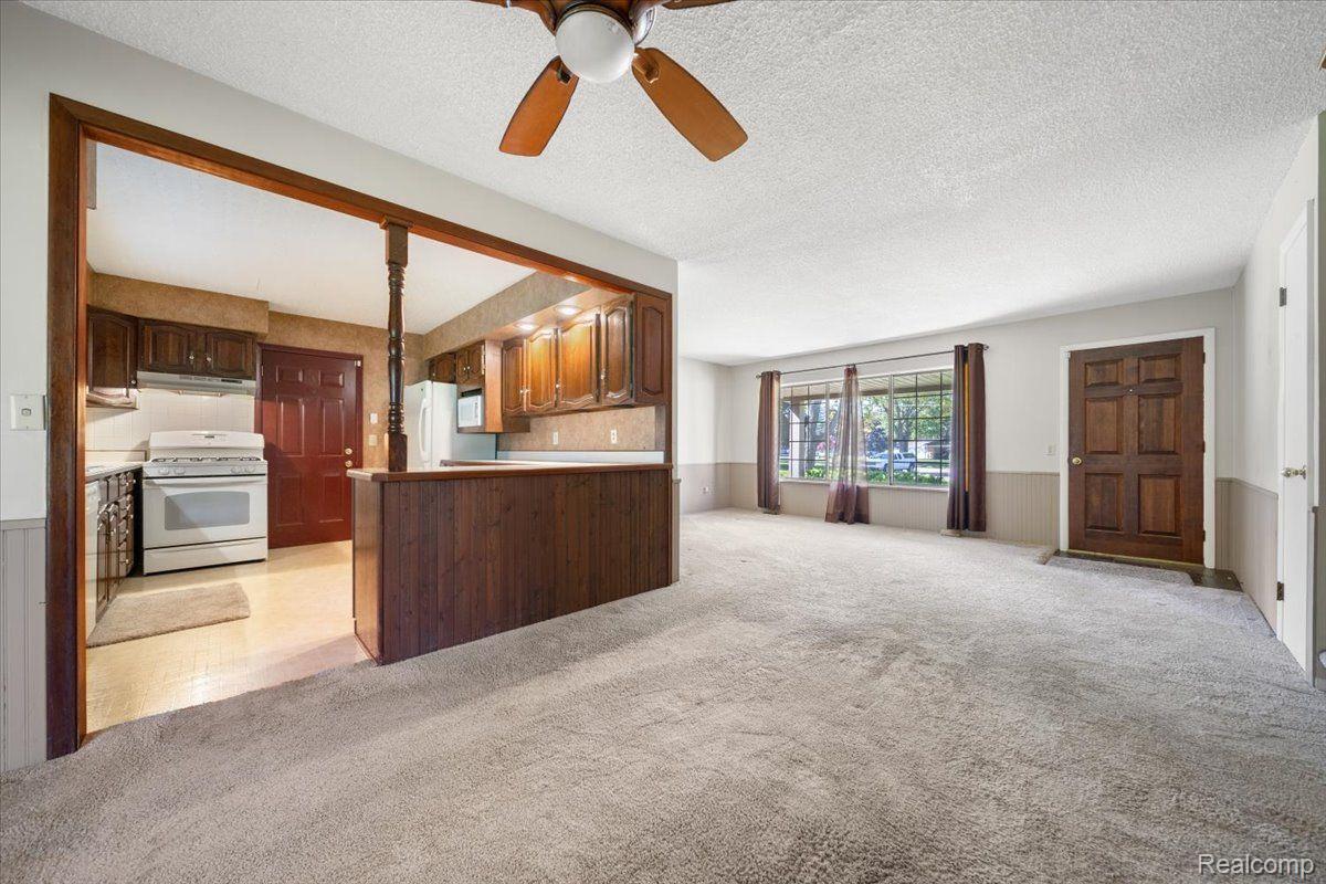 2058 KINGSWOOD Drive