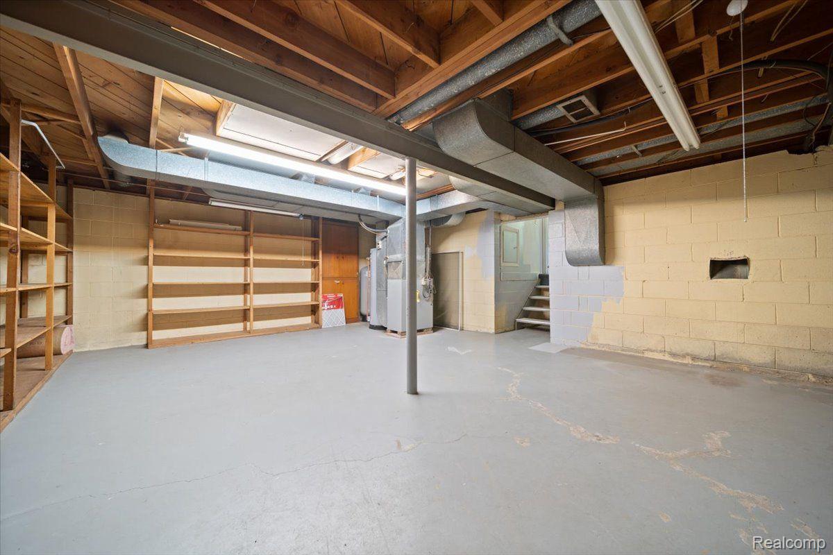 2058 KINGSWOOD Drive