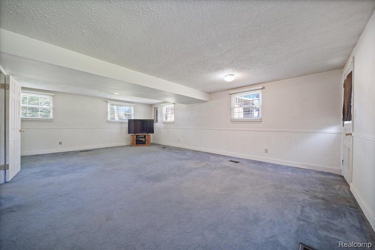 2058 KINGSWOOD Drive