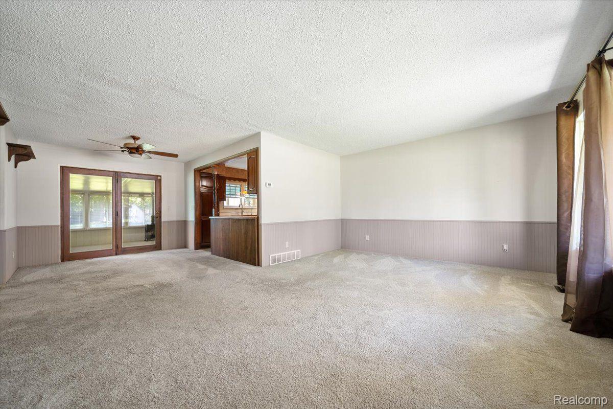 2058 KINGSWOOD Drive