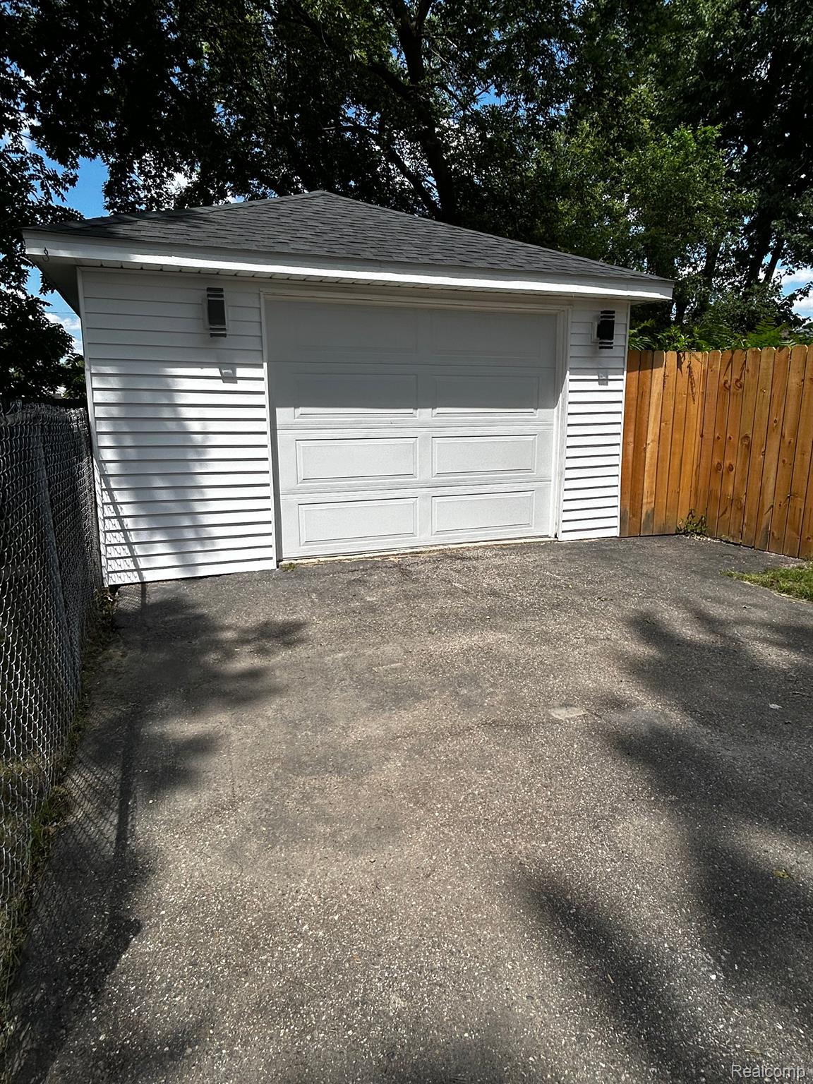 1060 W SCOTTWOOD Avenue