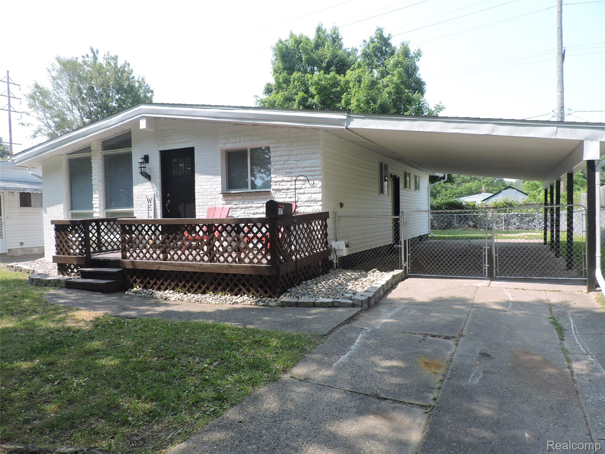 905 Macdonald Avenue