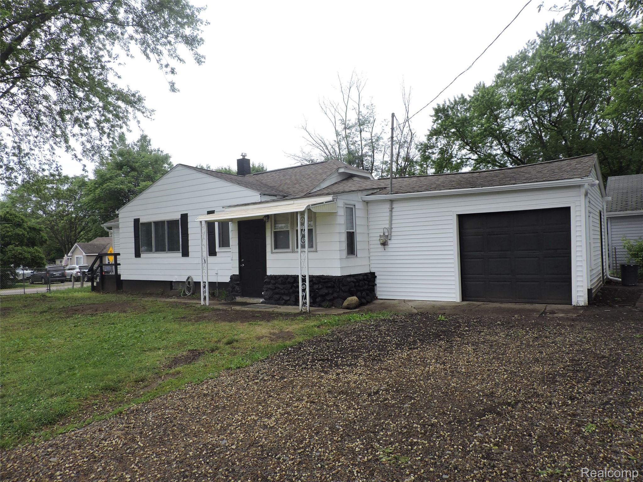 1096 W Buder Avenue
