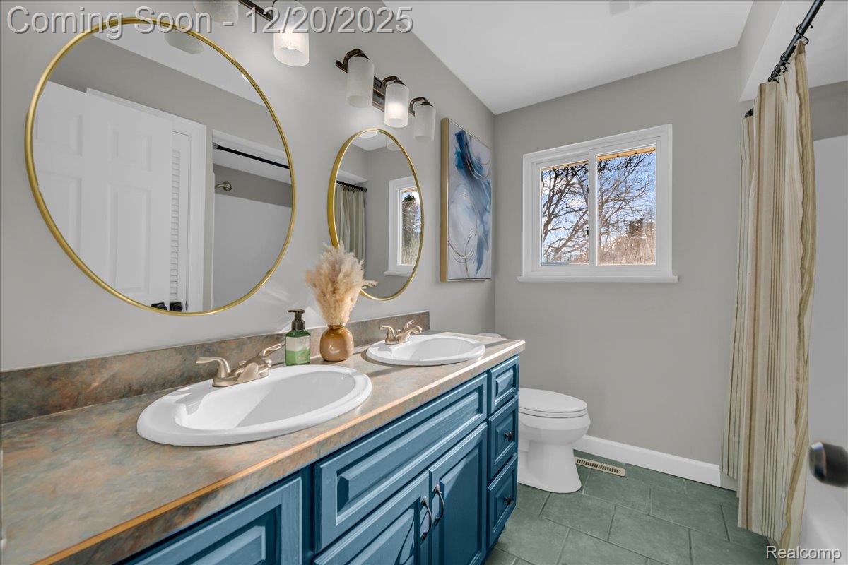 518 Charing Cross Drive