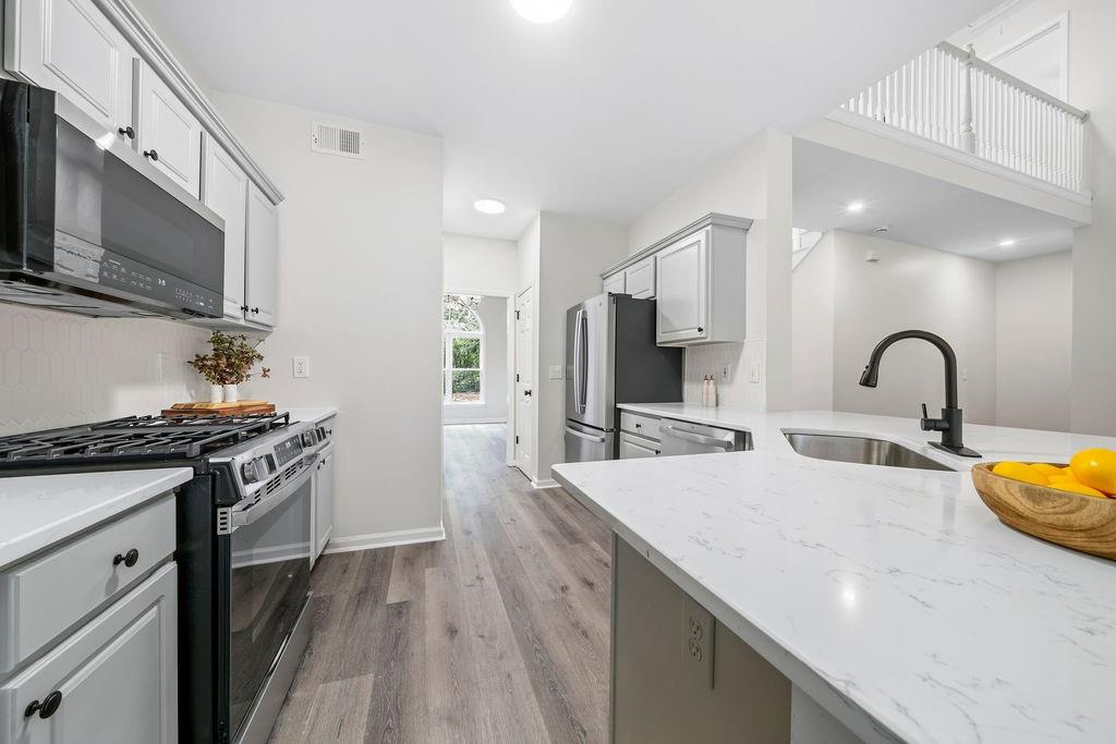 4052 Thornbrook Lane