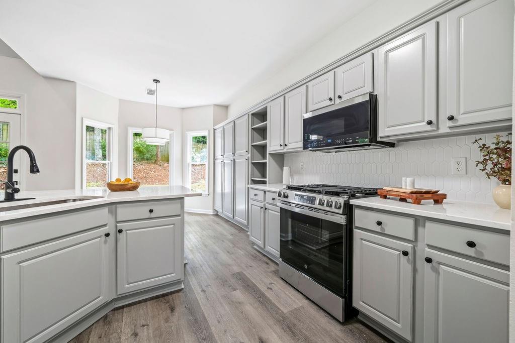 4052 Thornbrook Lane