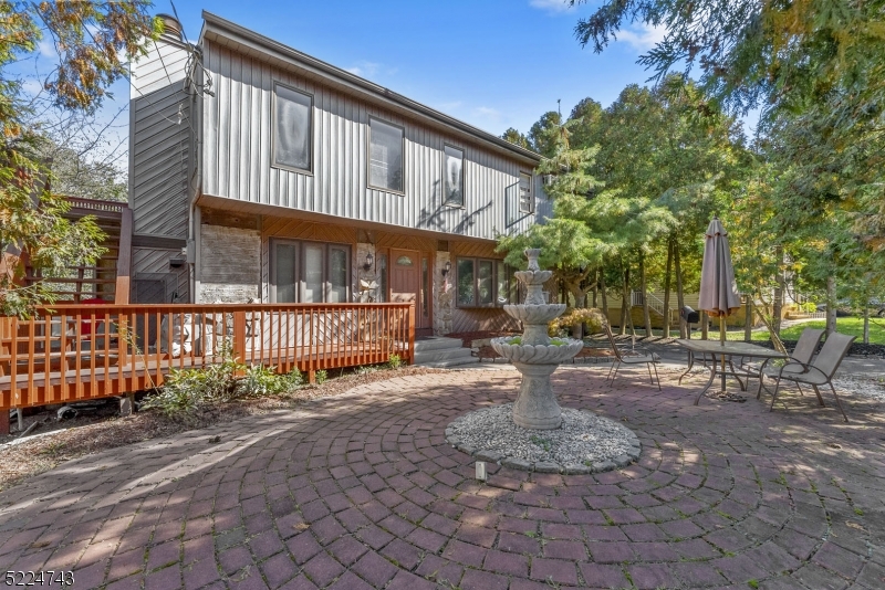 53 Hawthorne Dr