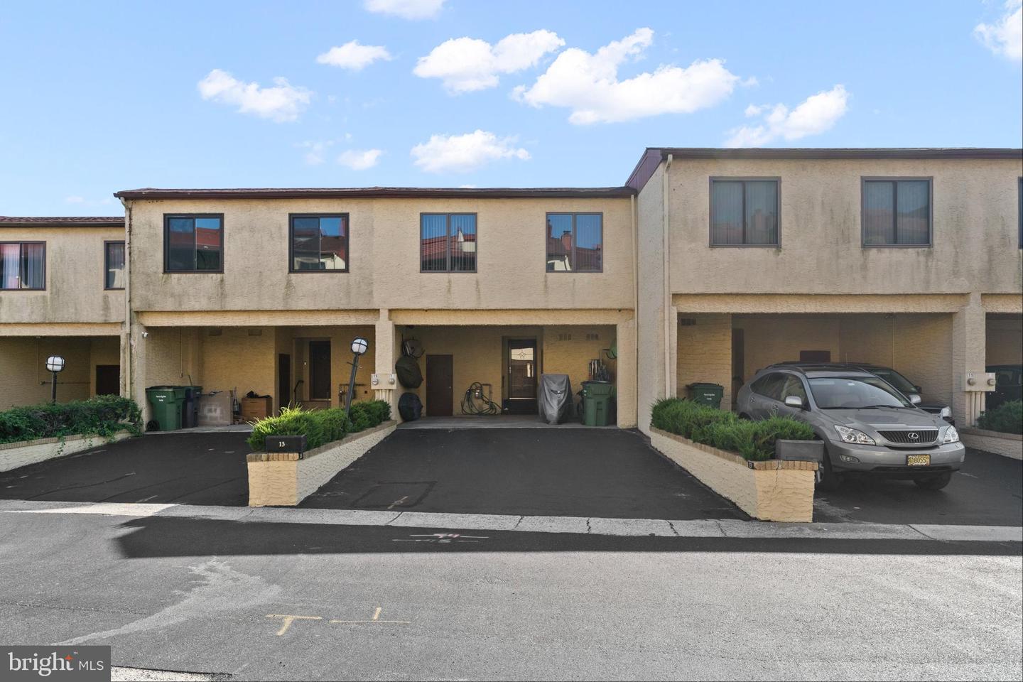 13 Empire Dr