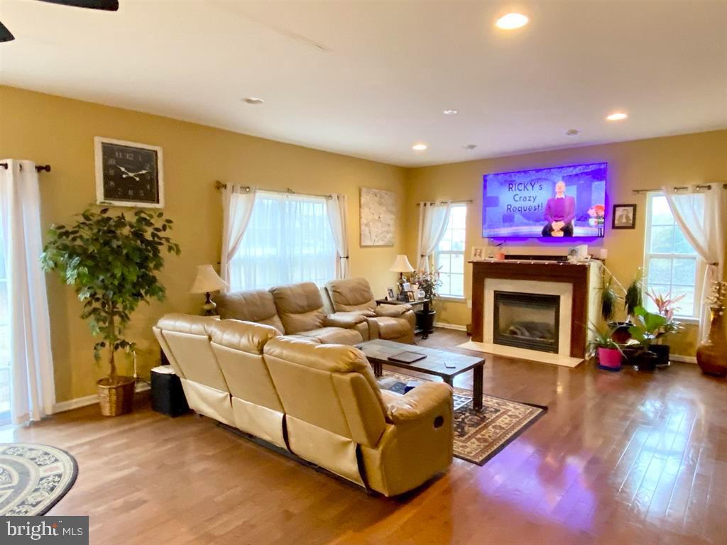 308 Elton Ln