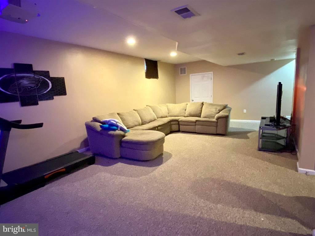 308 Elton Ln